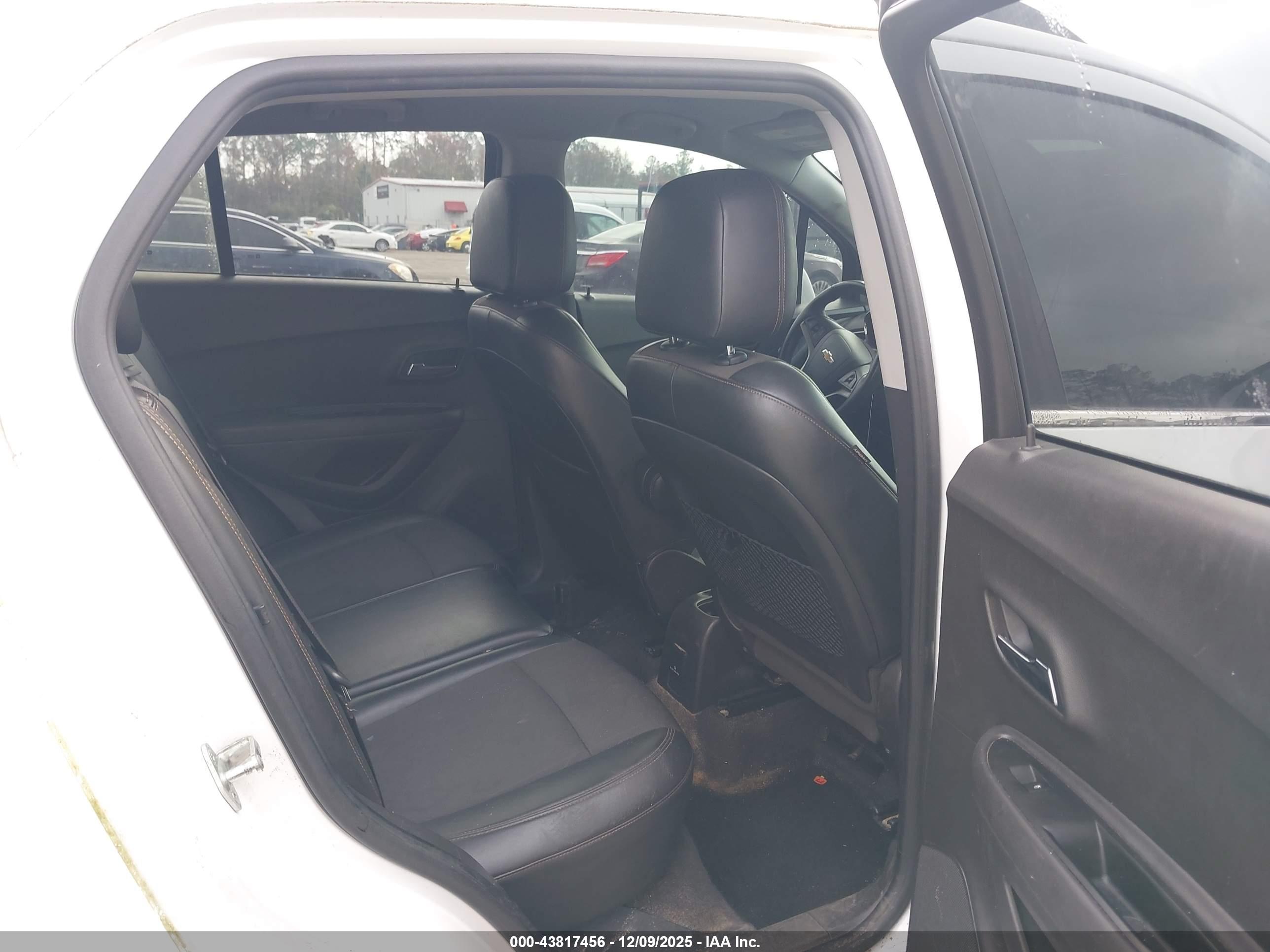 CHEVROLET TRAX image 8