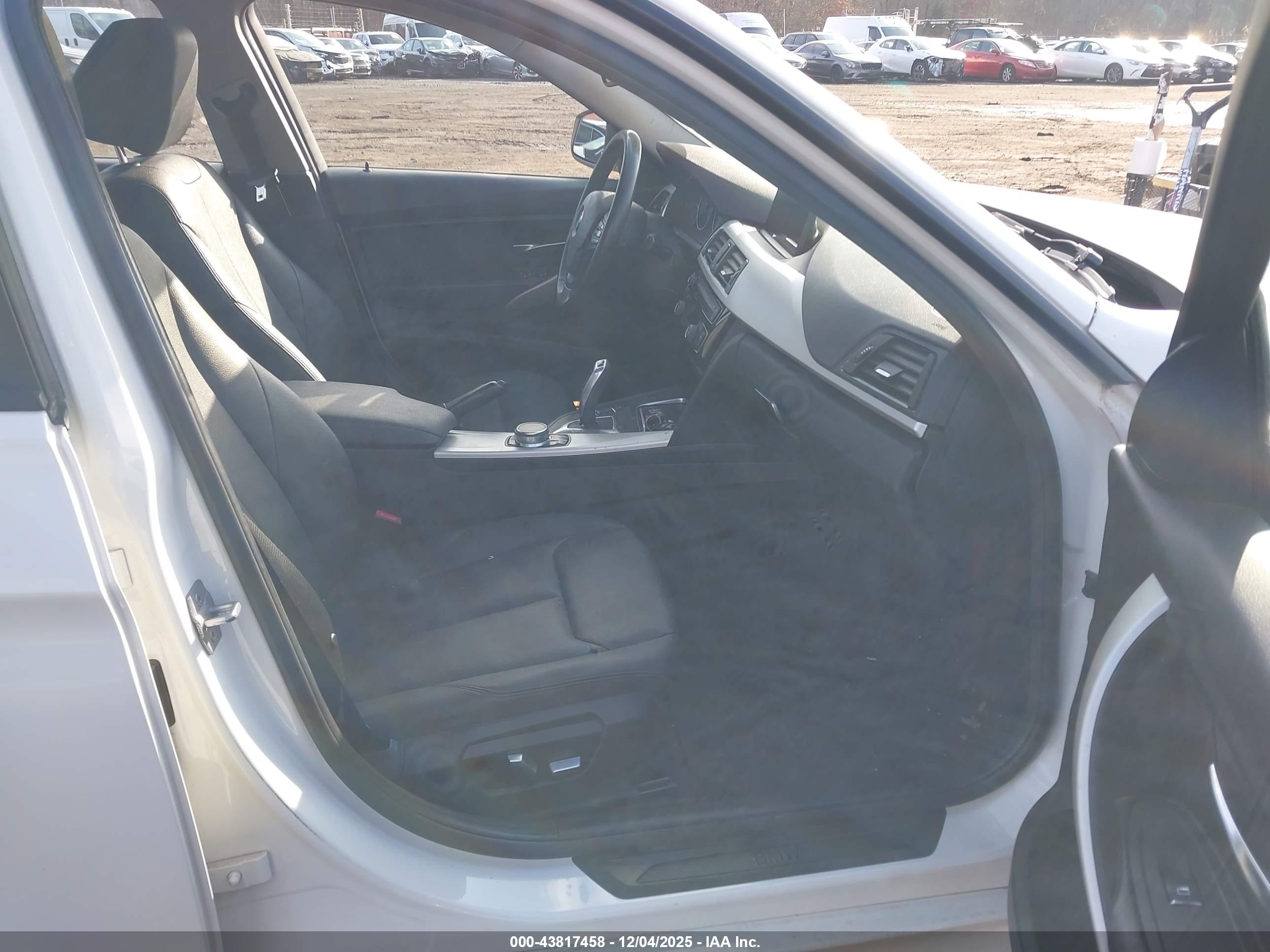 BMW 320I image 5