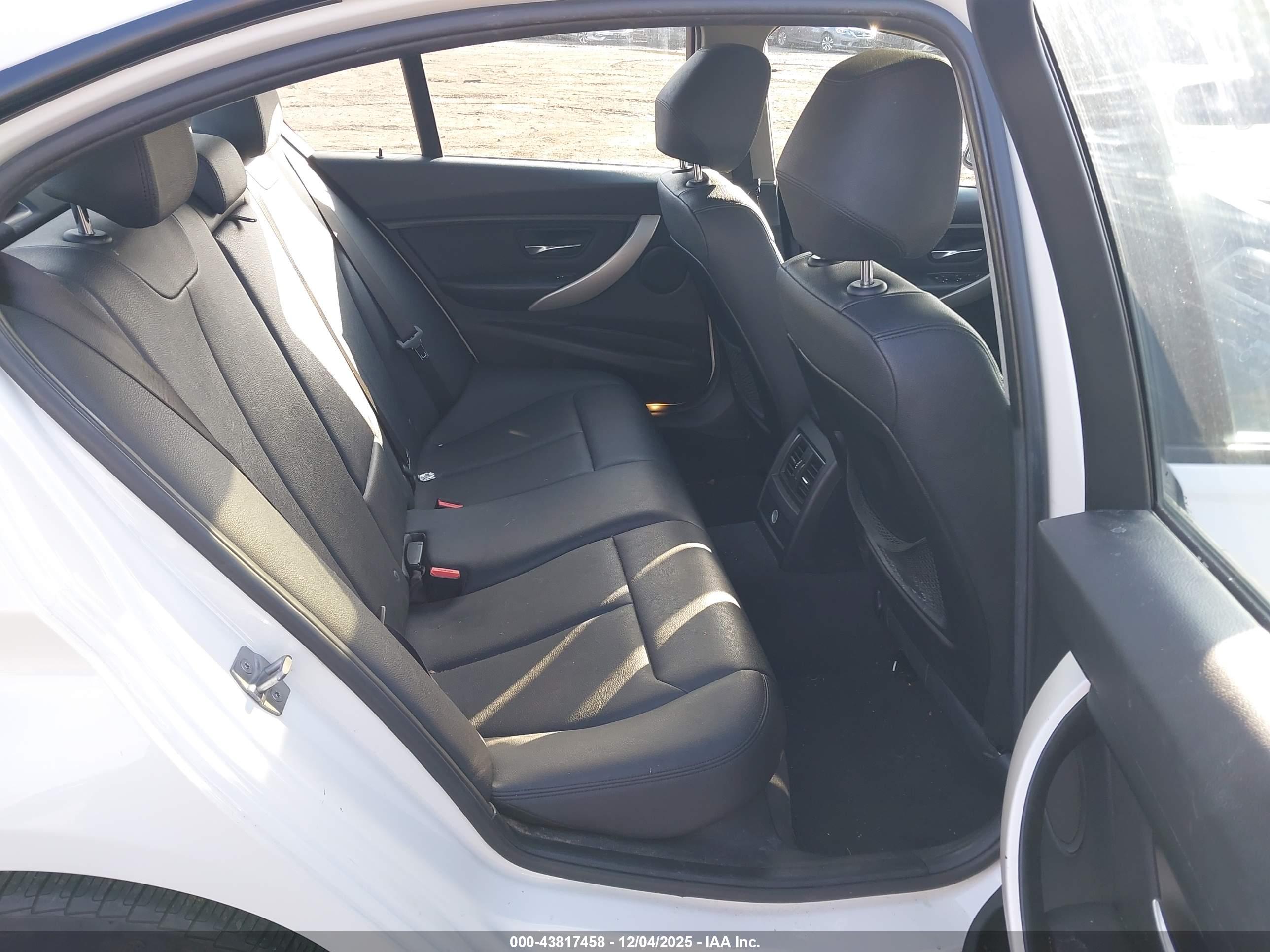 BMW 320I image 8