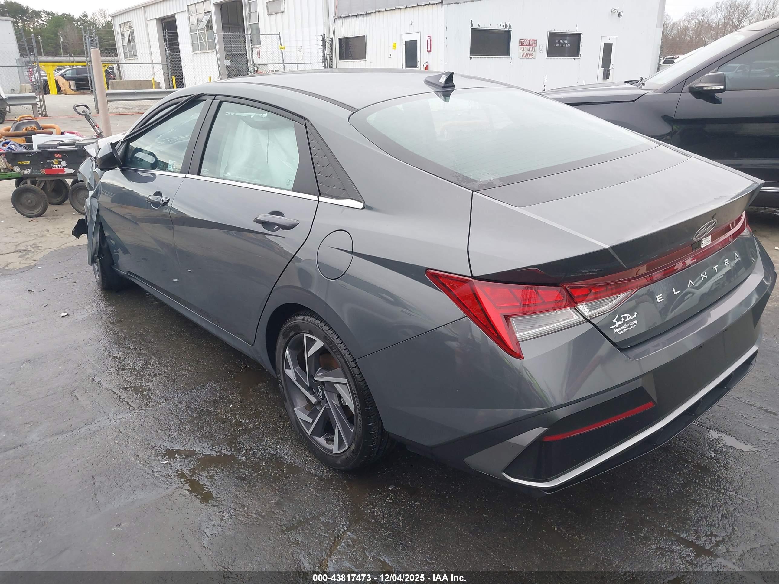 HYUNDAI ELANTRA image 3