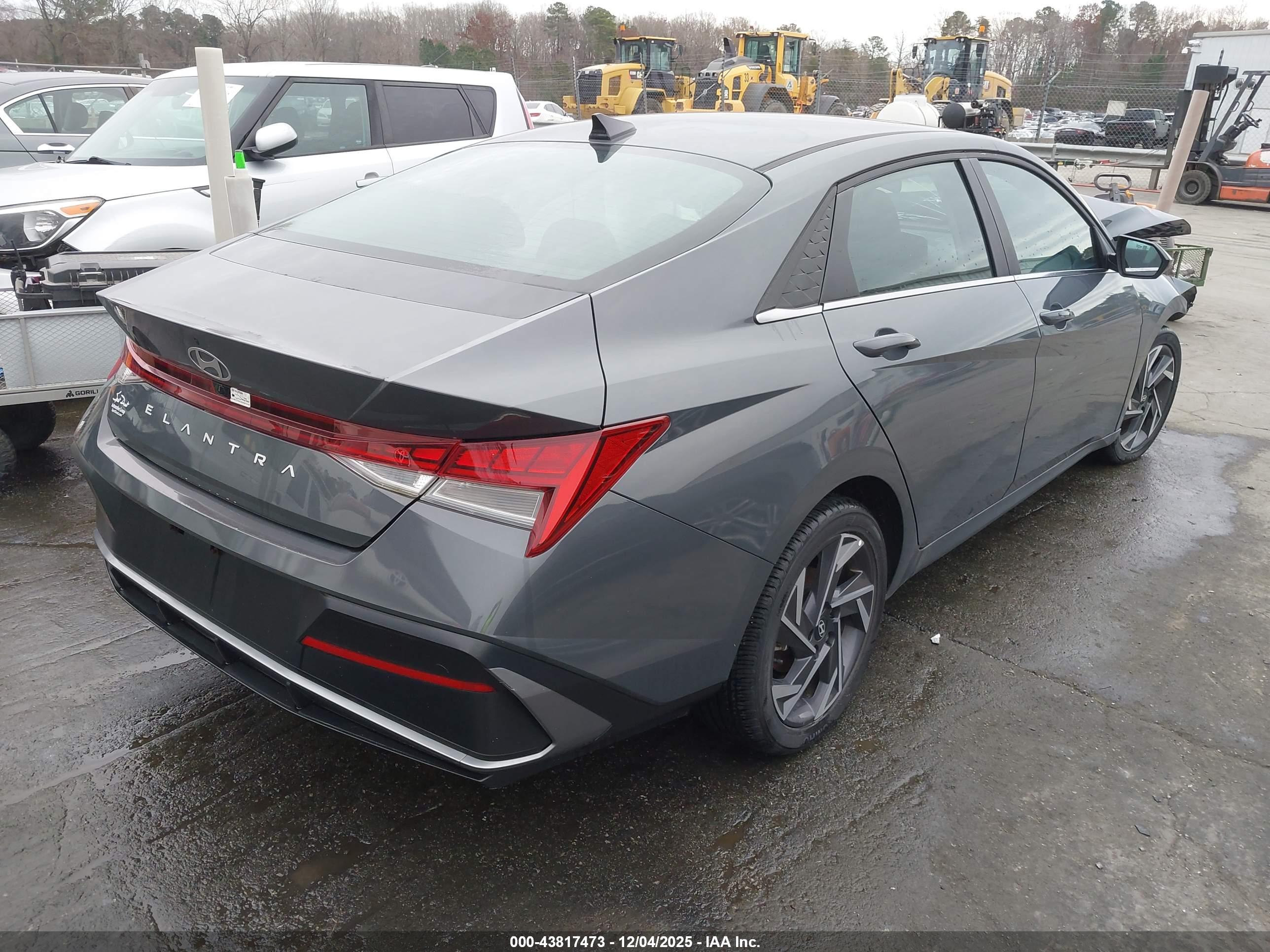 HYUNDAI ELANTRA image 4