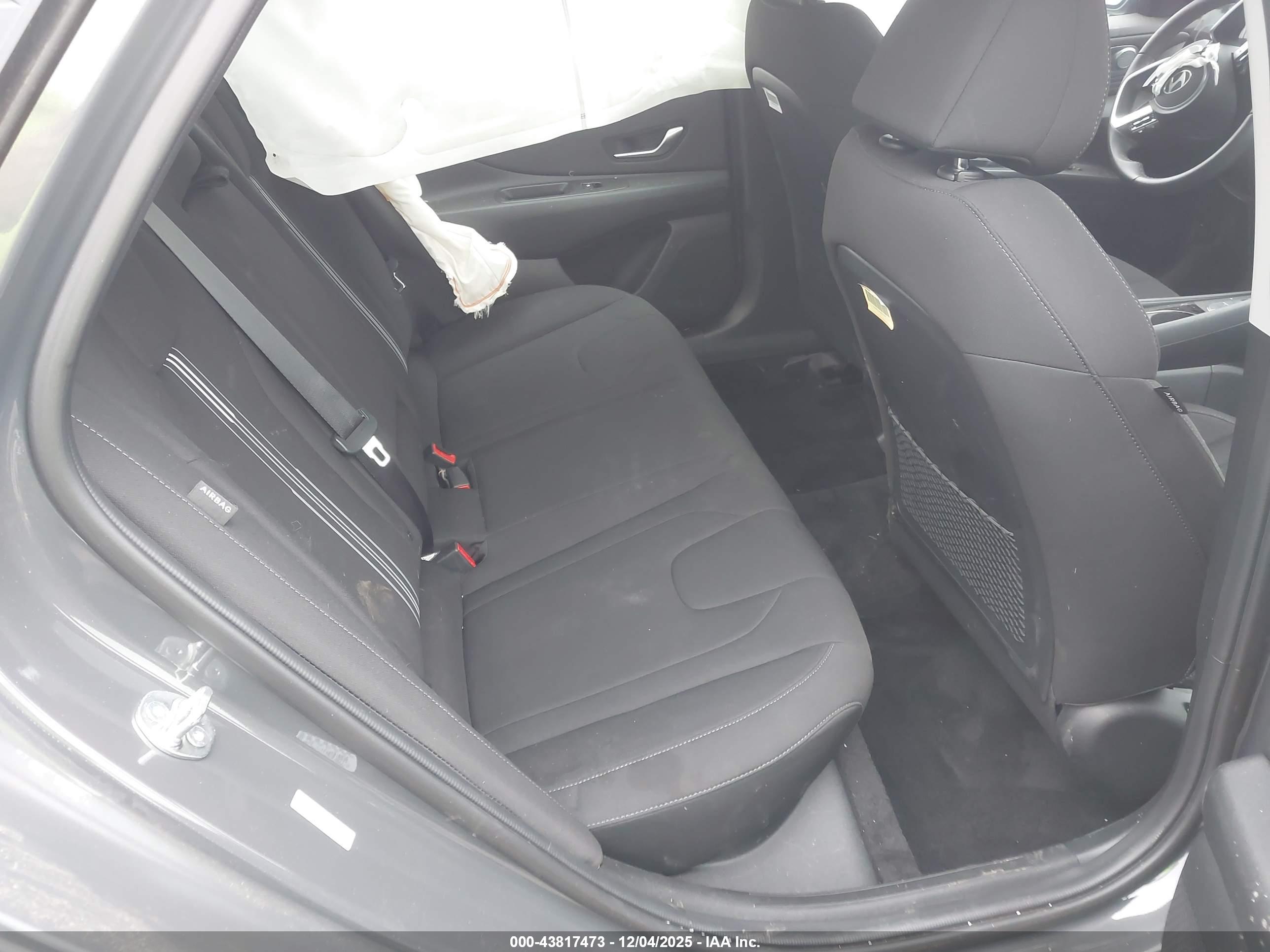 HYUNDAI ELANTRA image 8