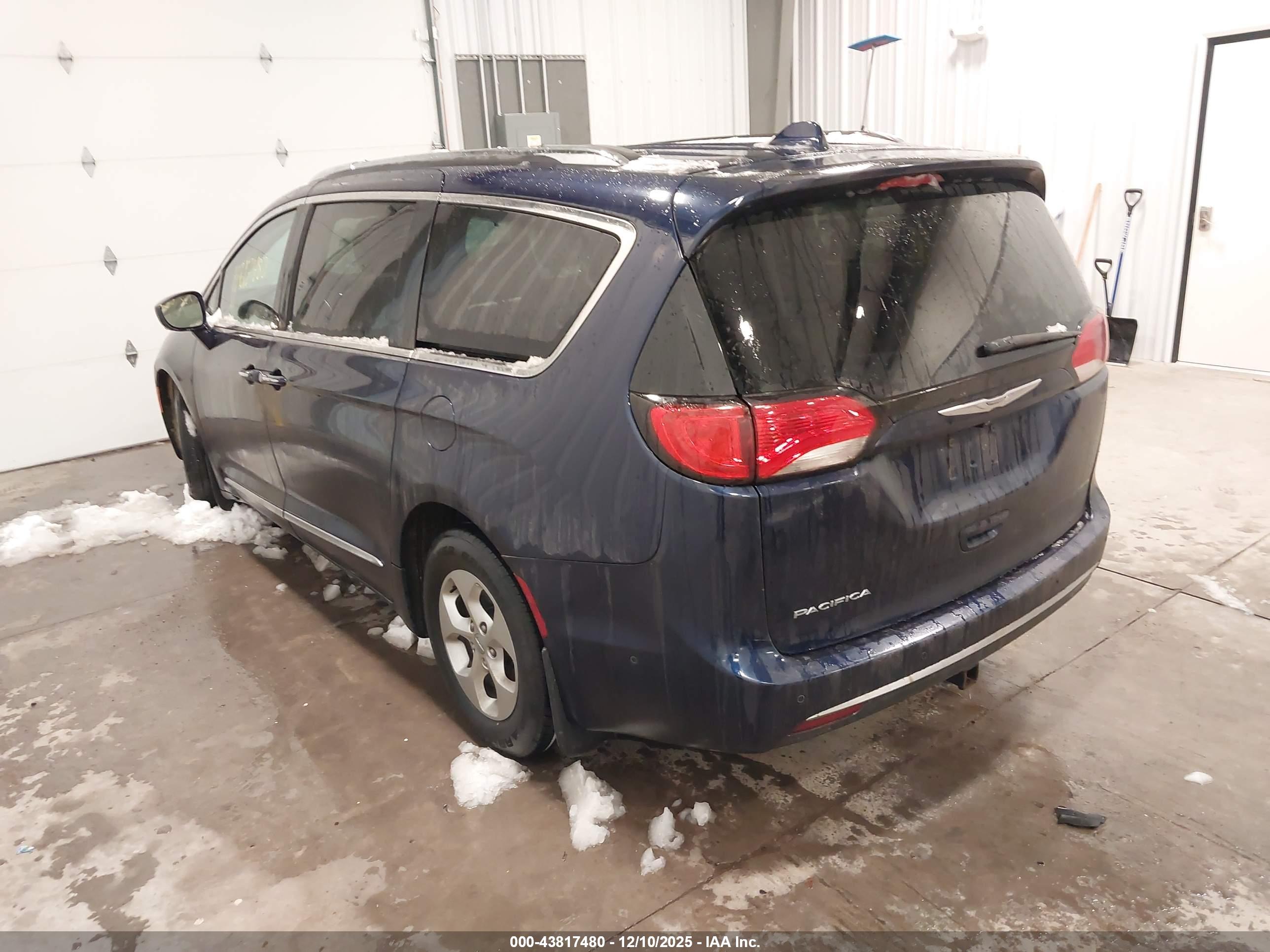 CHRYSLER PACIFICA image 3