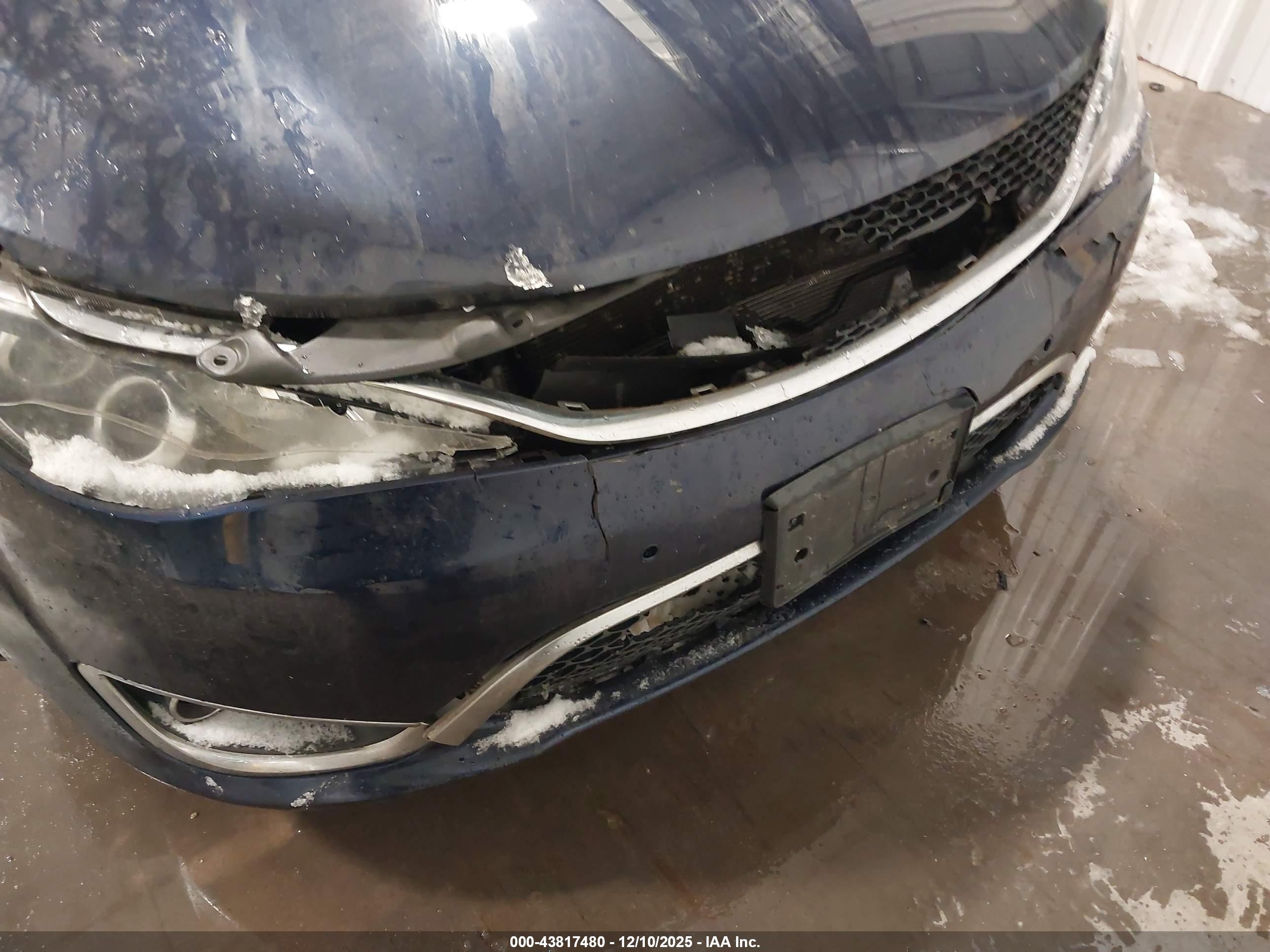 CHRYSLER PACIFICA image 6