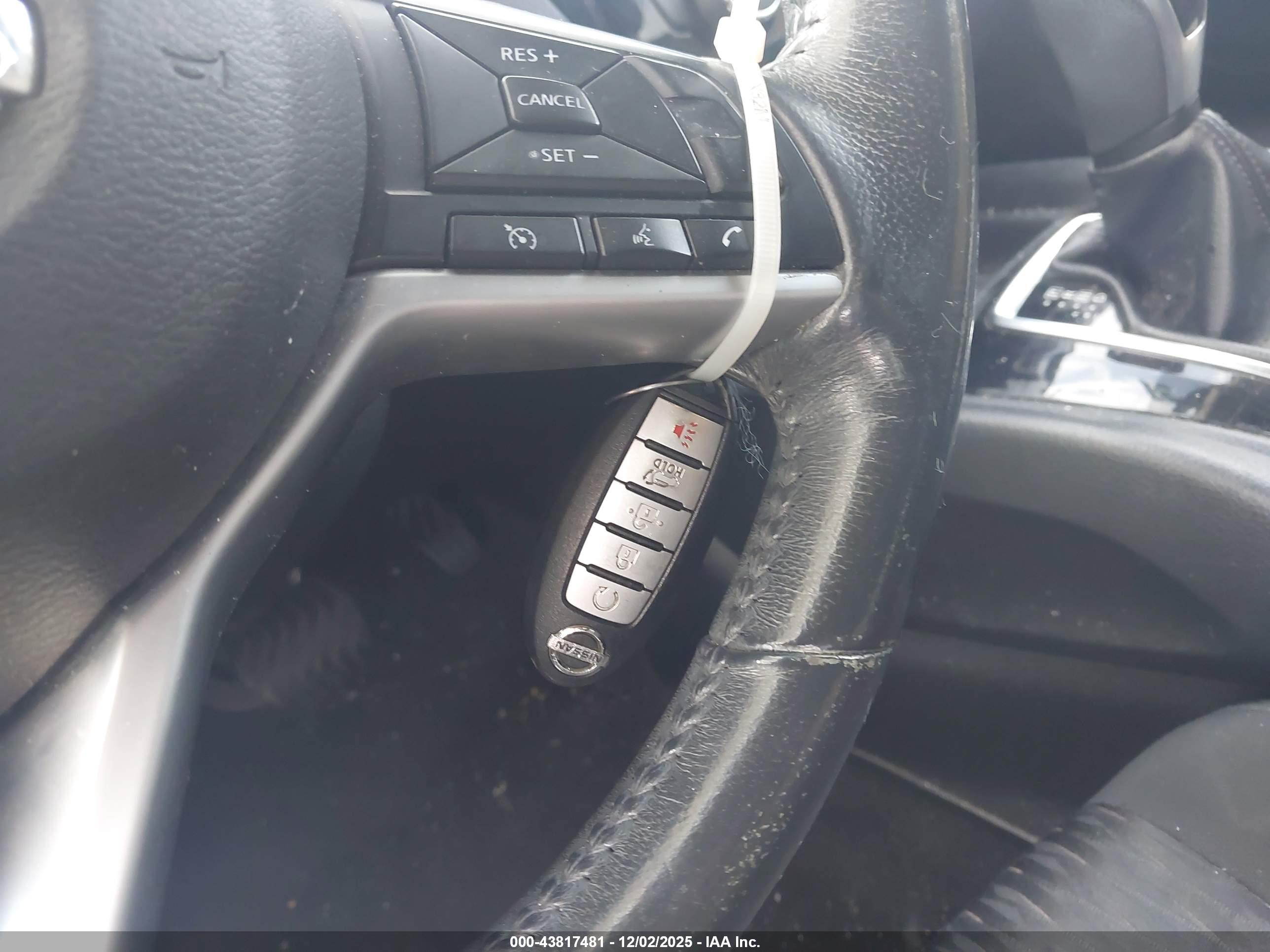 NISSAN ROGUE image 11