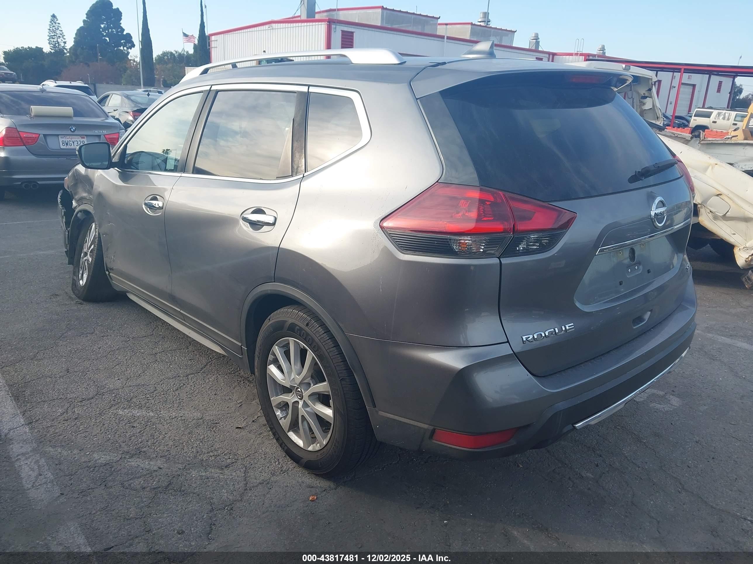 NISSAN ROGUE image 3