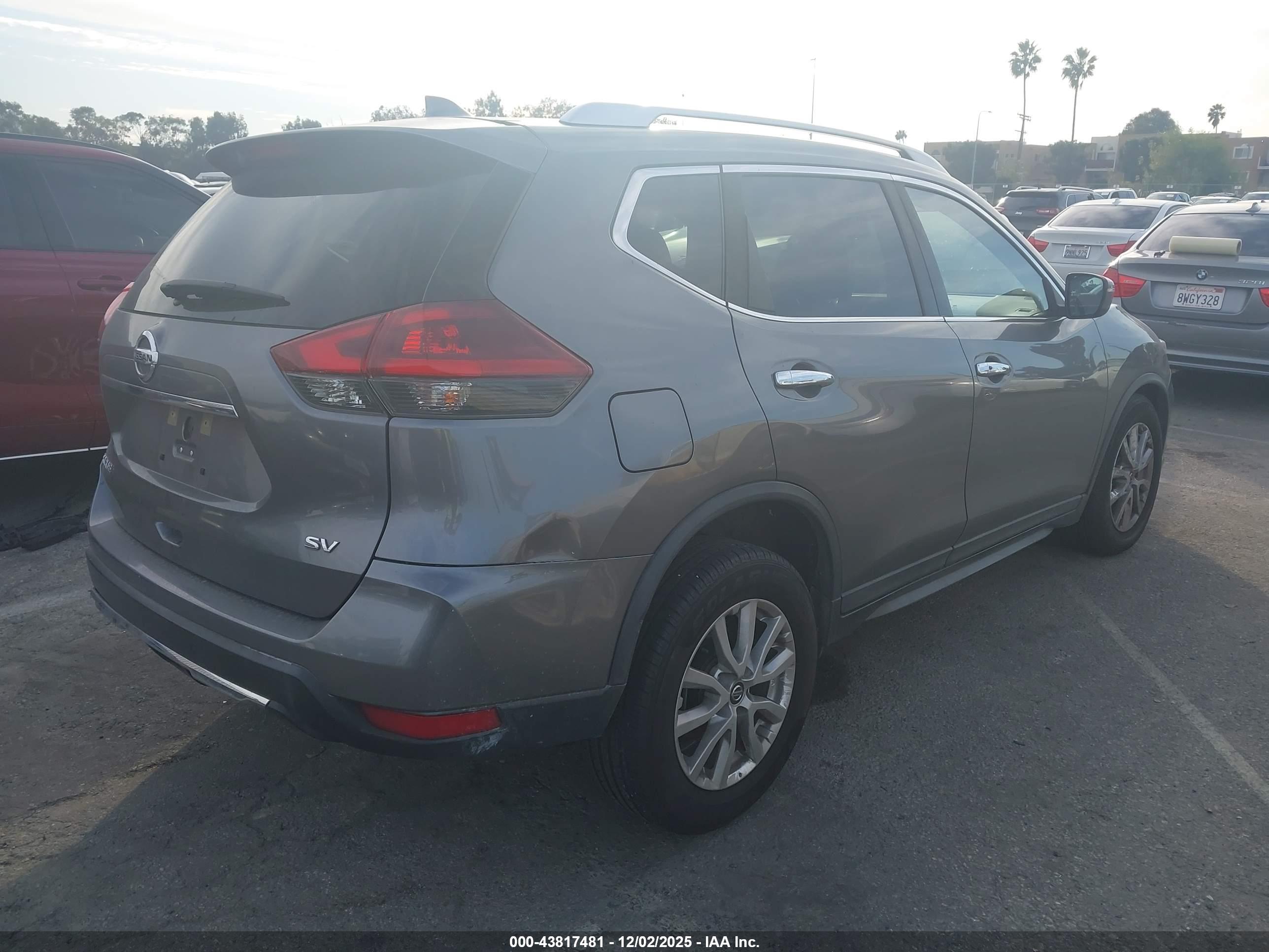 NISSAN ROGUE image 4