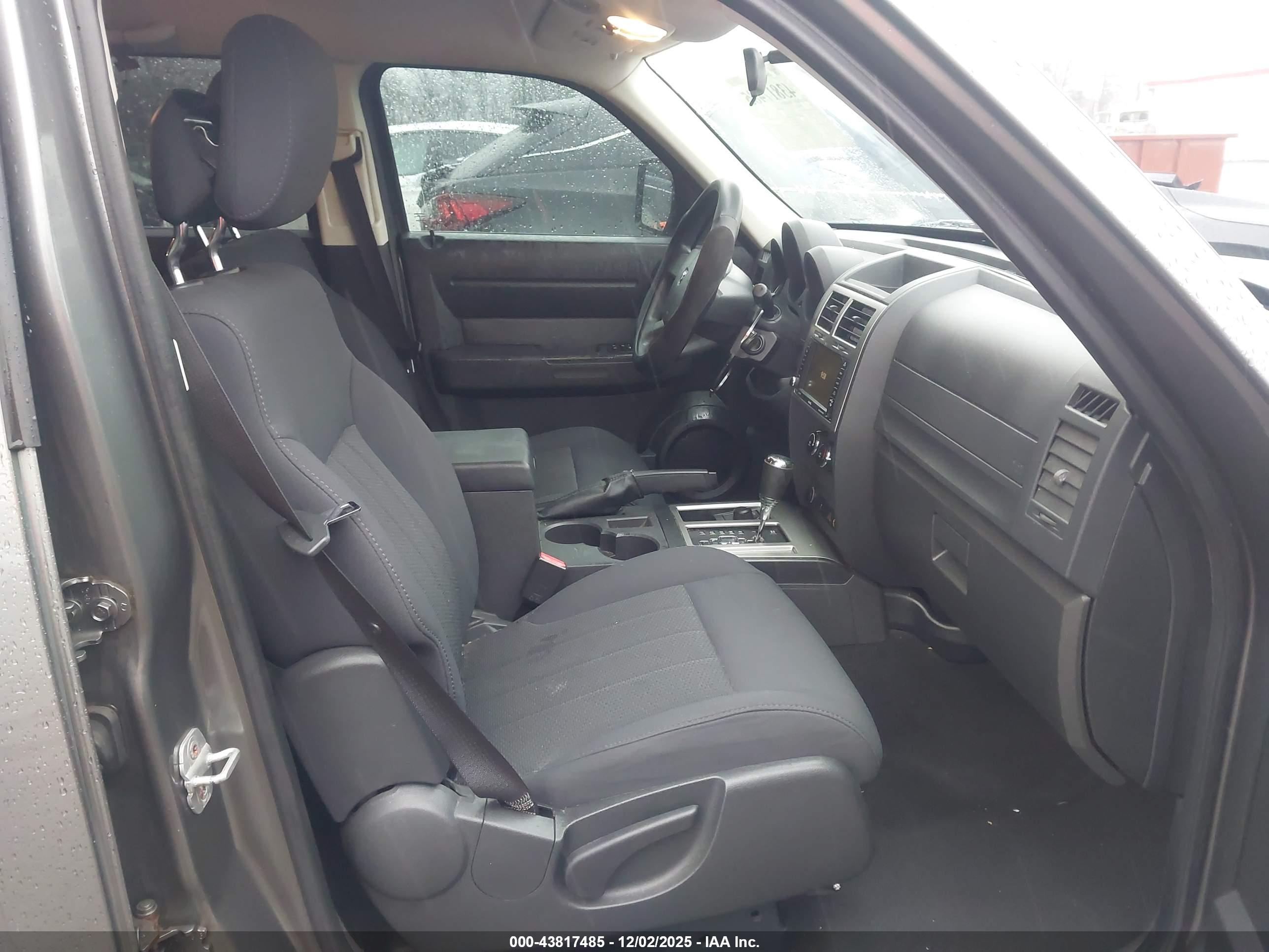 DODGE NITRO image 5