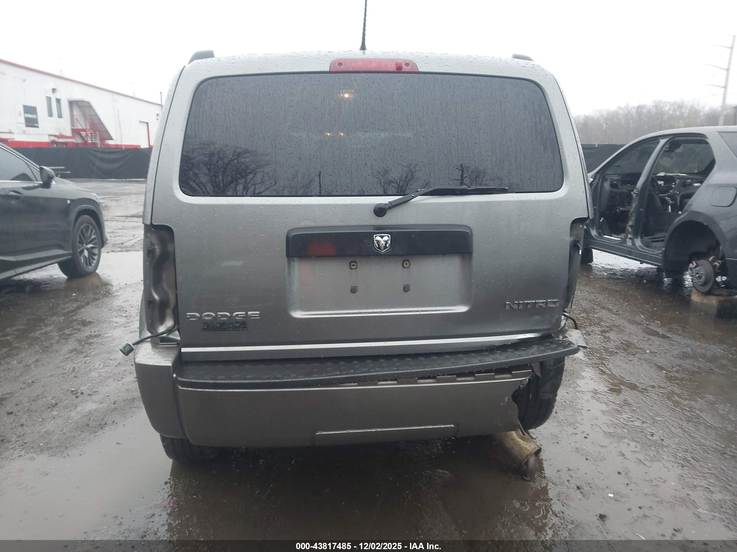 DODGE NITRO image 6