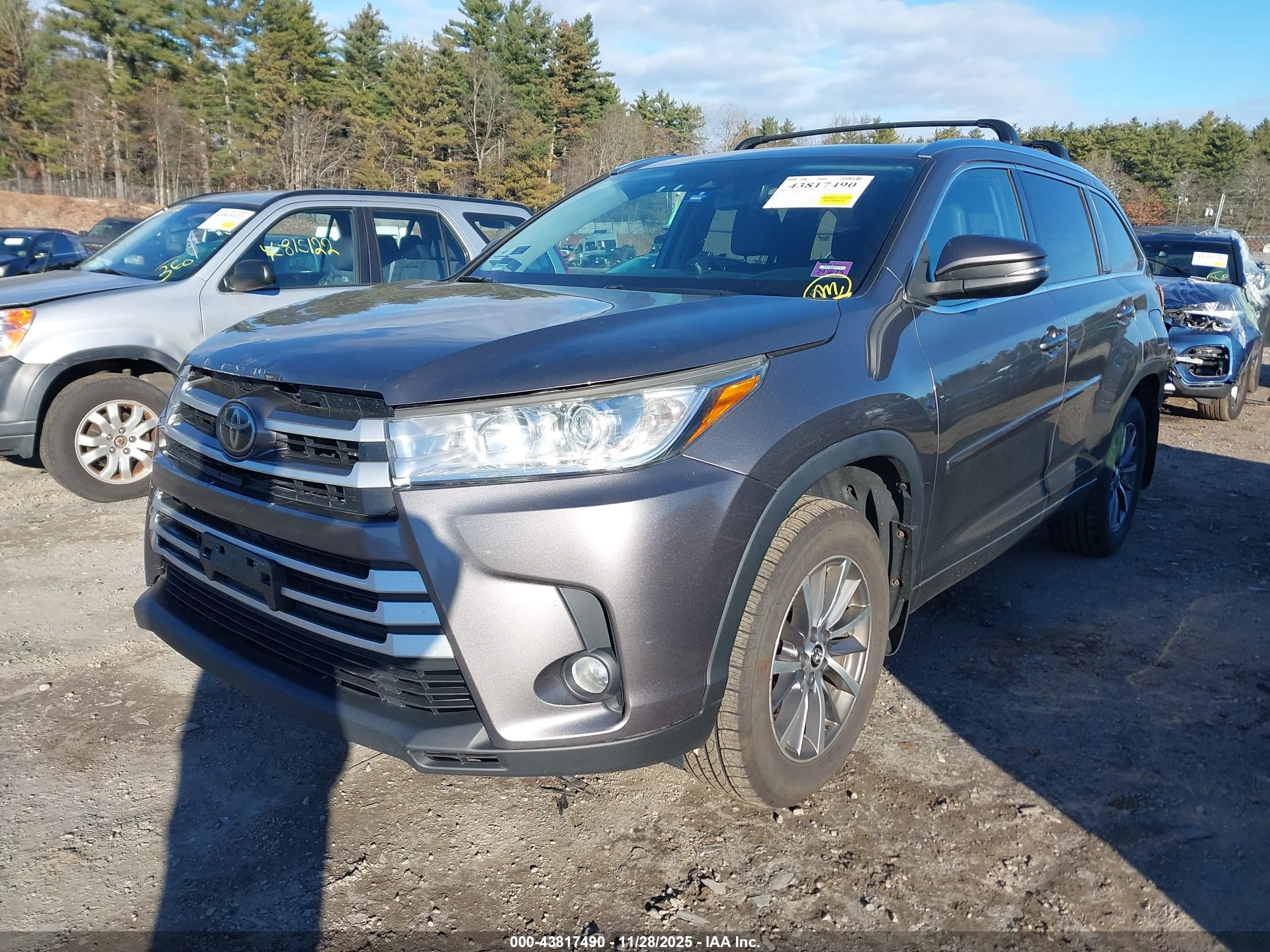 TOYOTA HIGHLANDER image 2