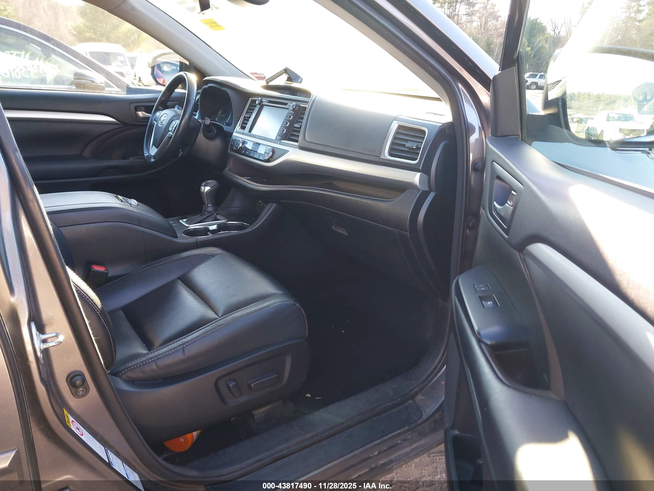 TOYOTA HIGHLANDER image 5