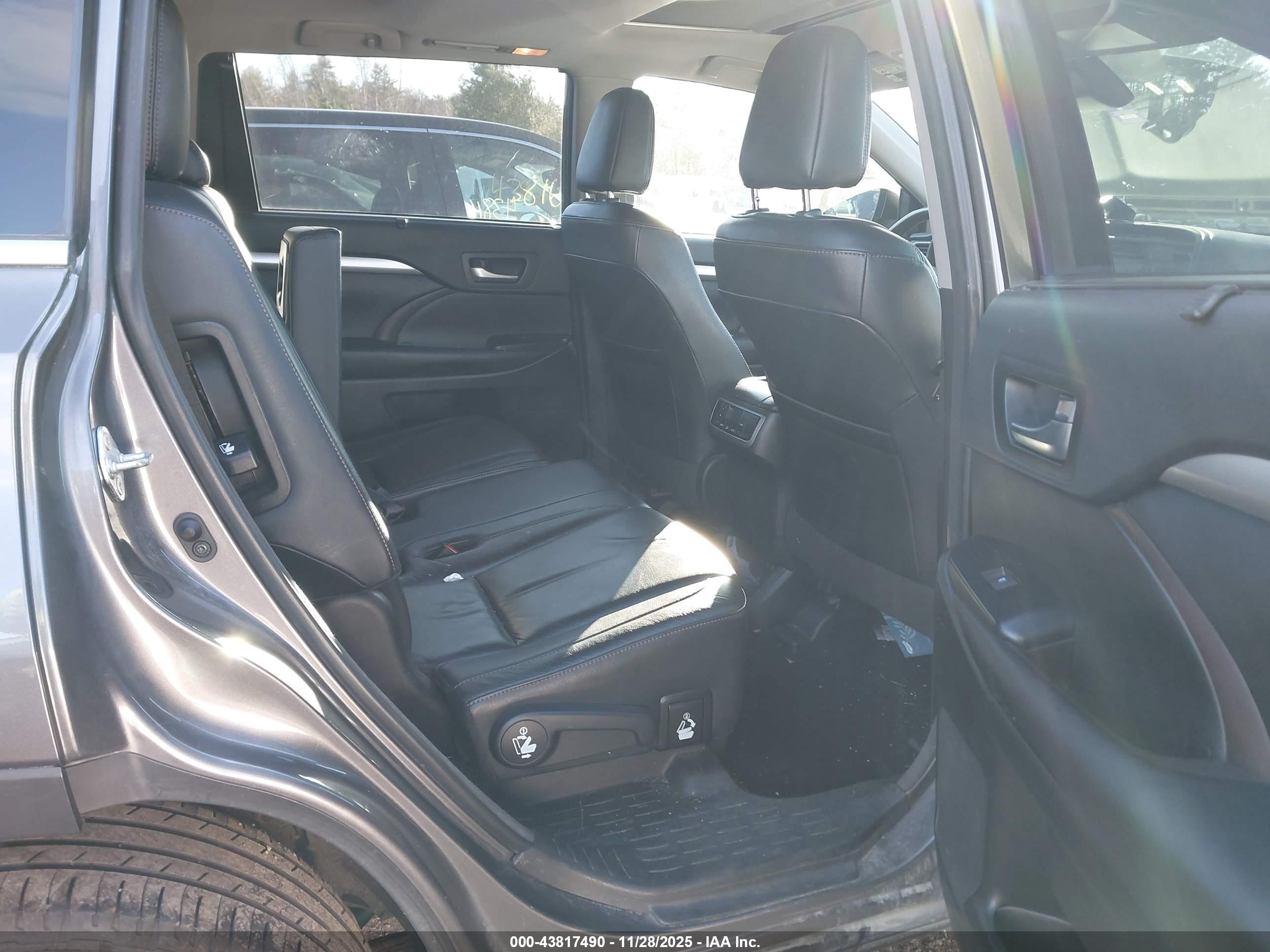 TOYOTA HIGHLANDER image 8