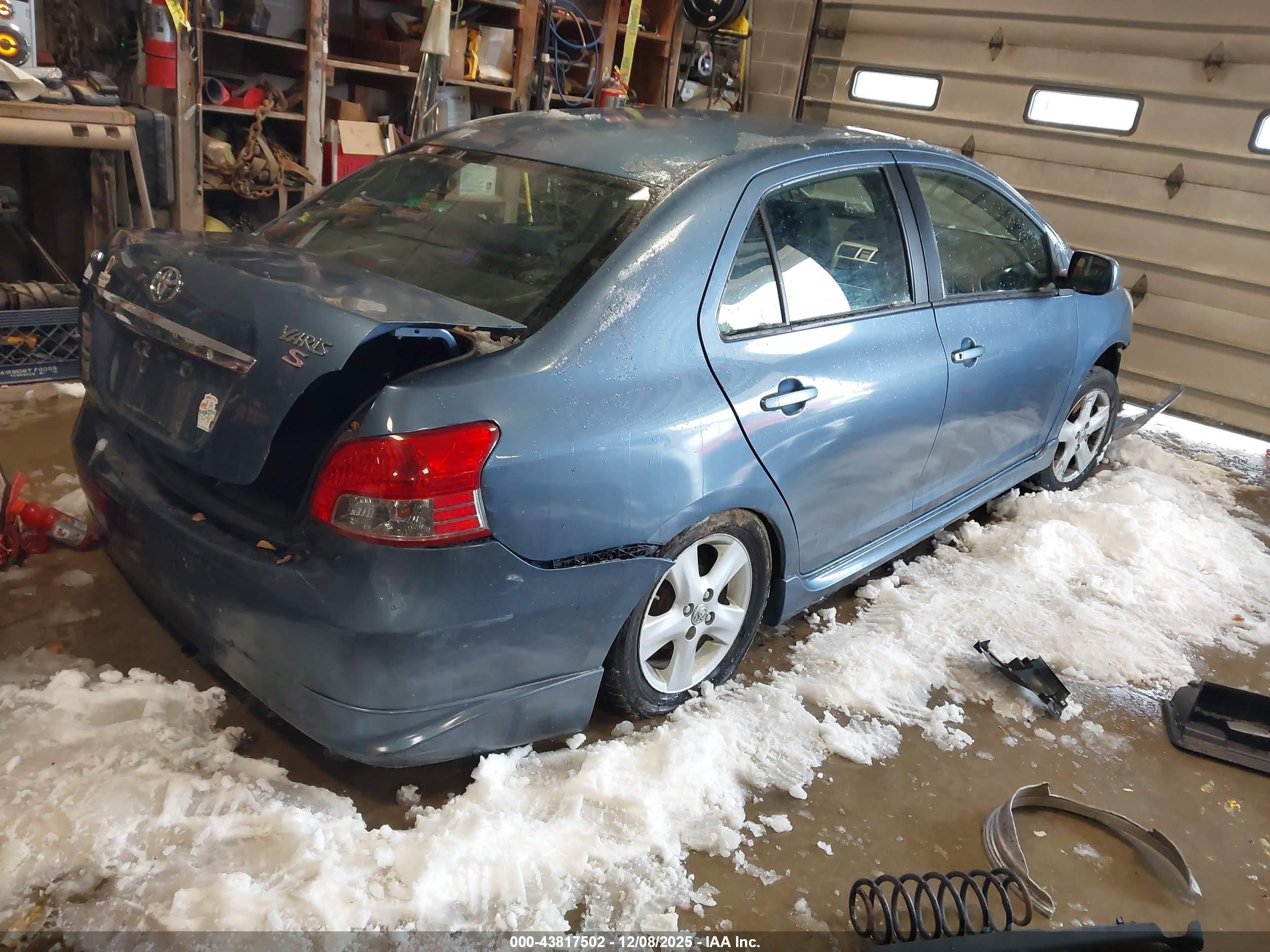 TOYOTA YARIS image 4