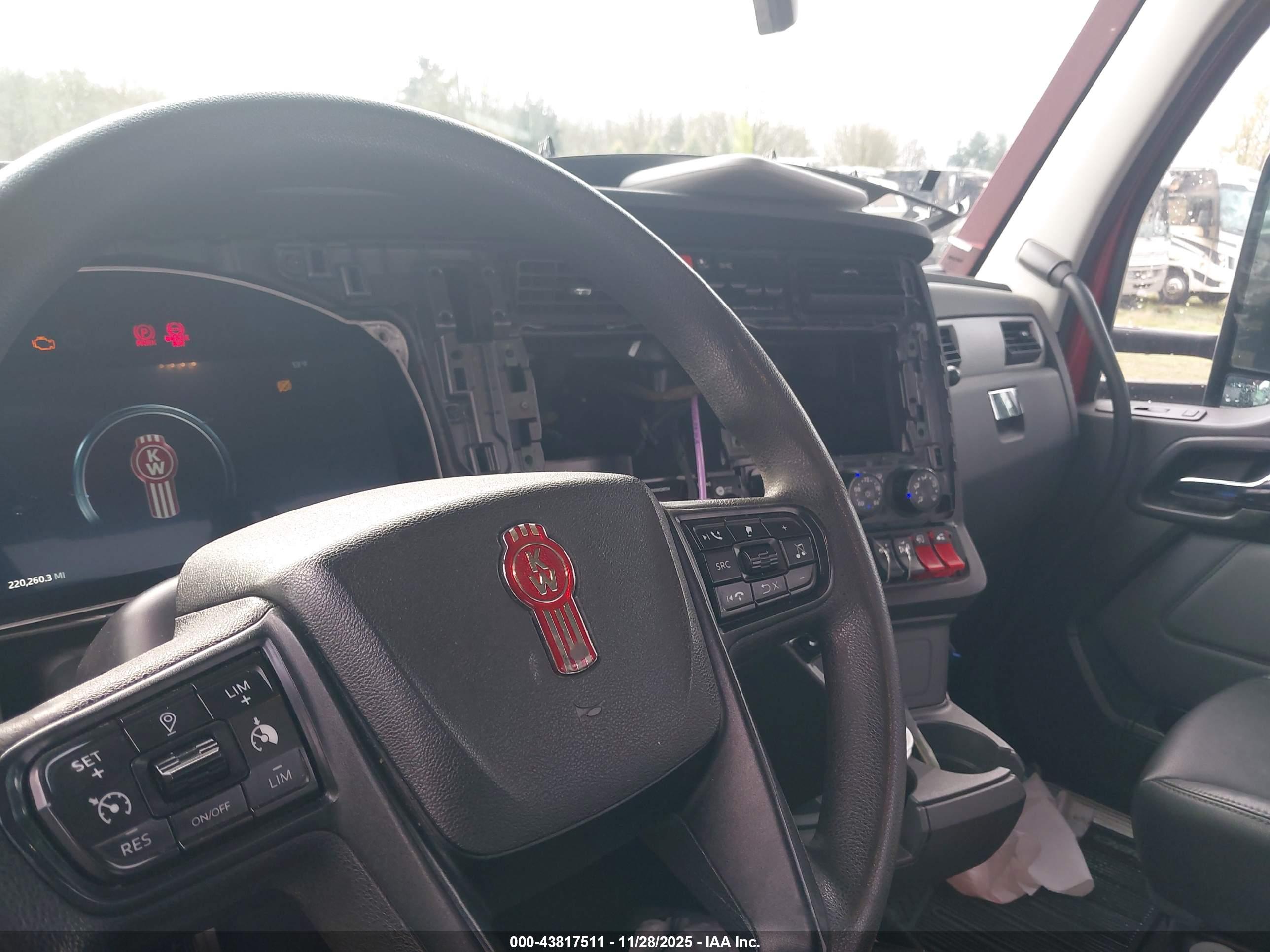 KENWORTH T680 image 8