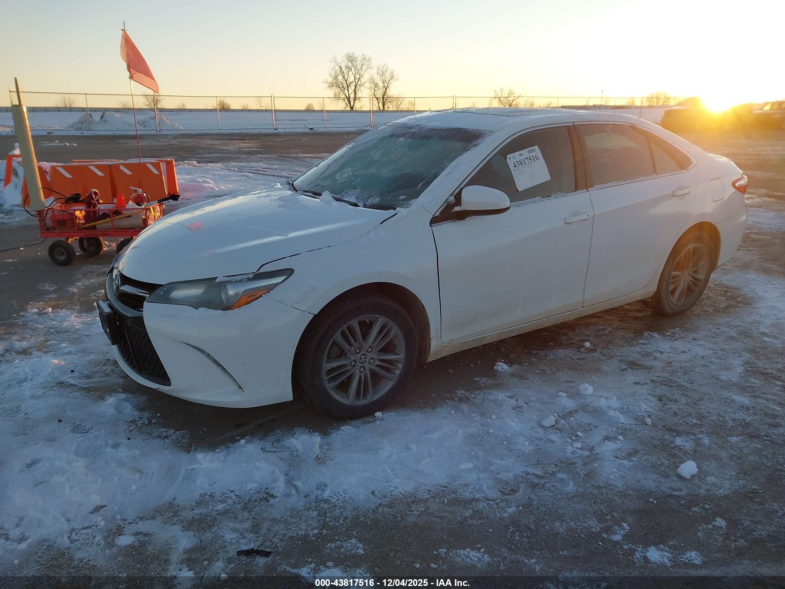 TOYOTA CAMRY image 2