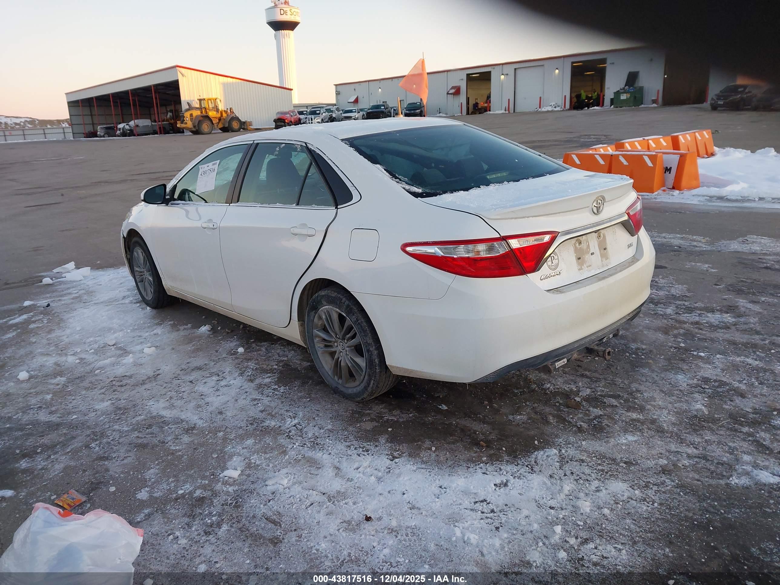 TOYOTA CAMRY image 3