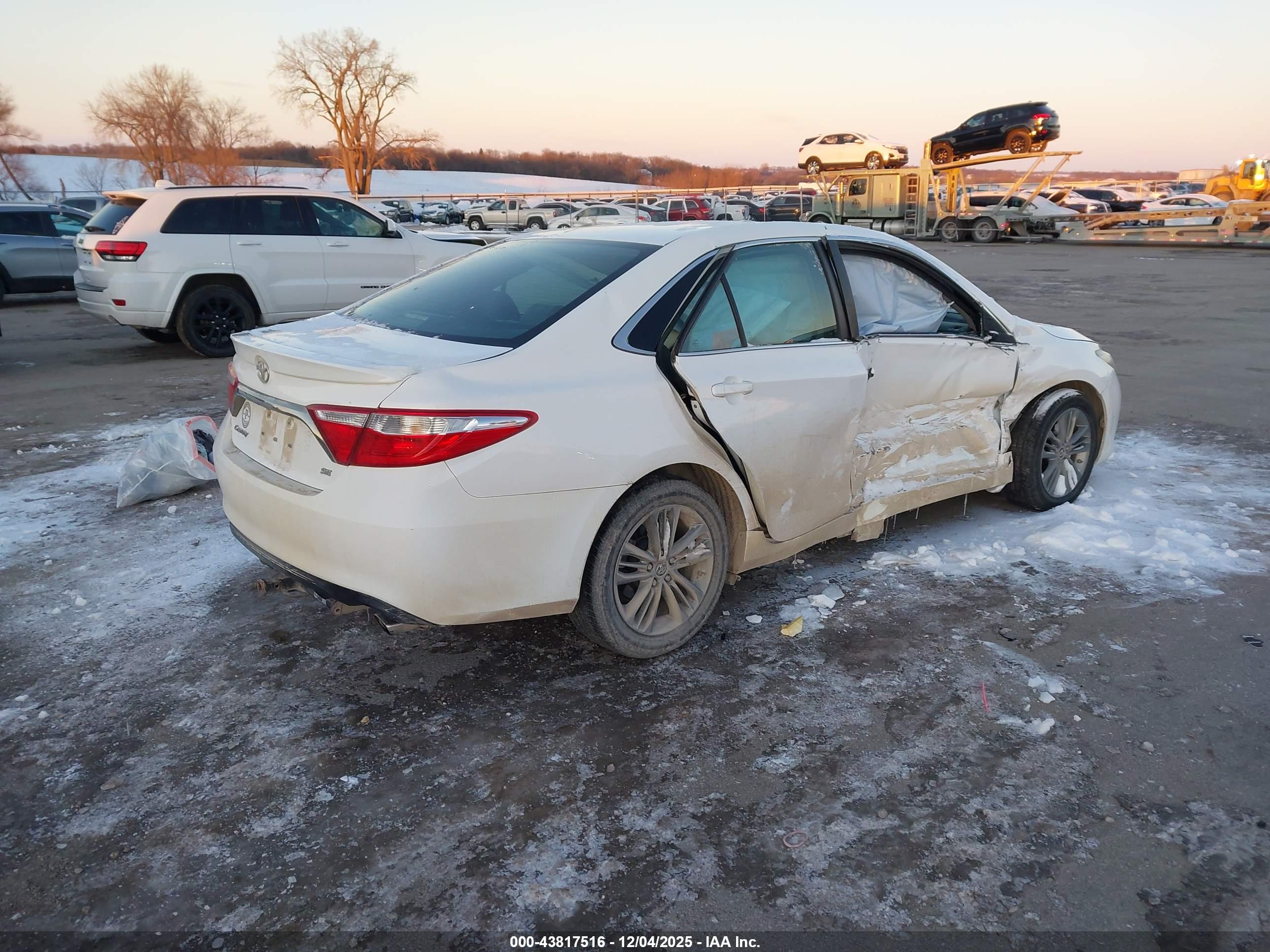 TOYOTA CAMRY image 4