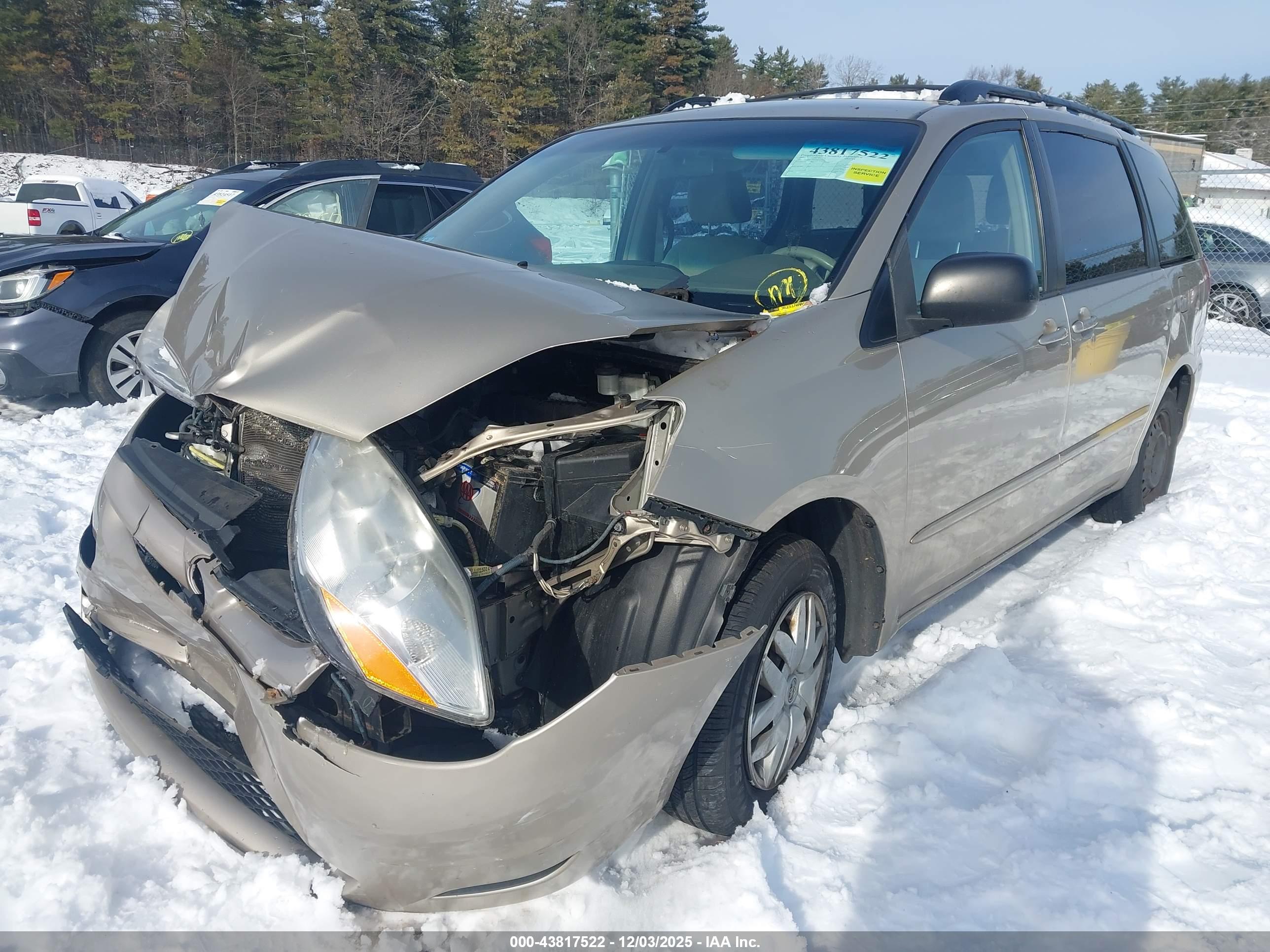 TOYOTA SIENNA image 2