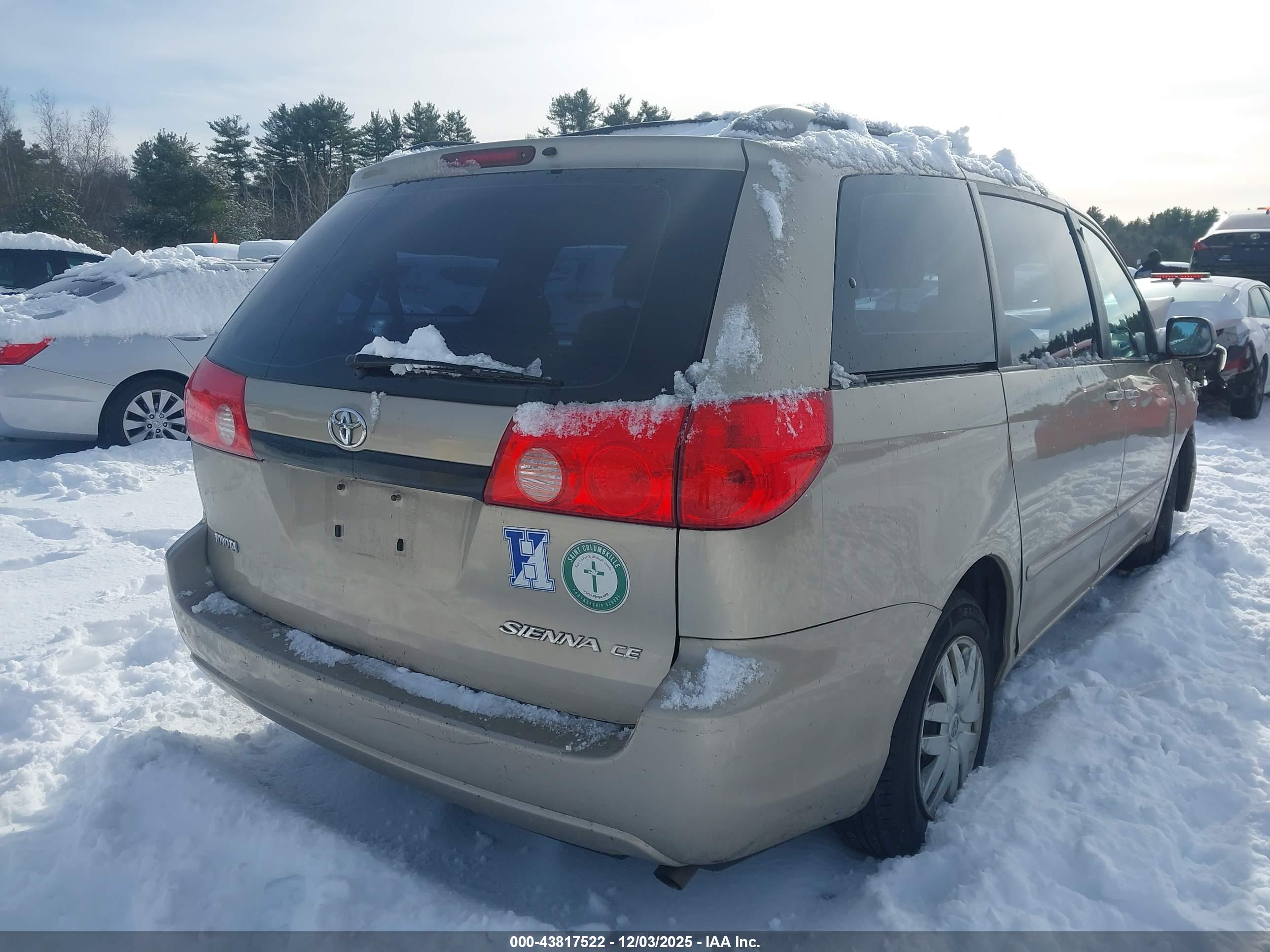 TOYOTA SIENNA image 4