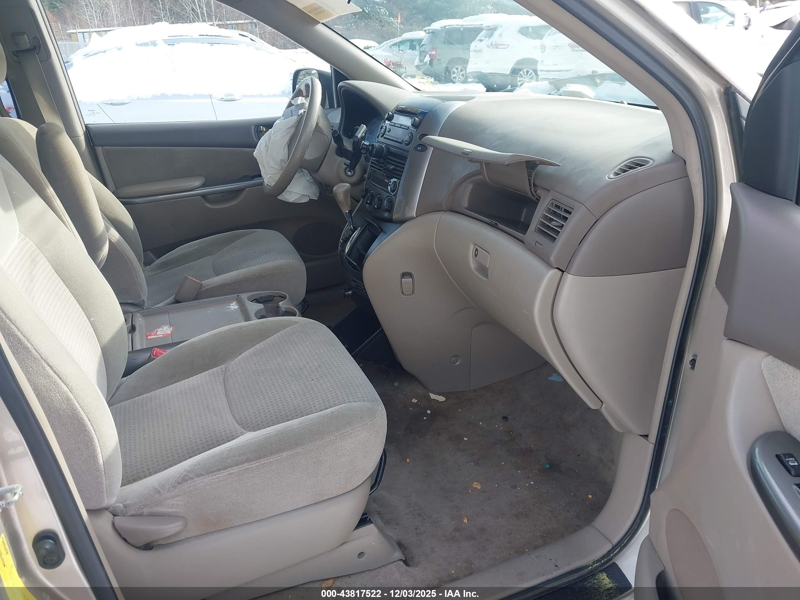 TOYOTA SIENNA image 5