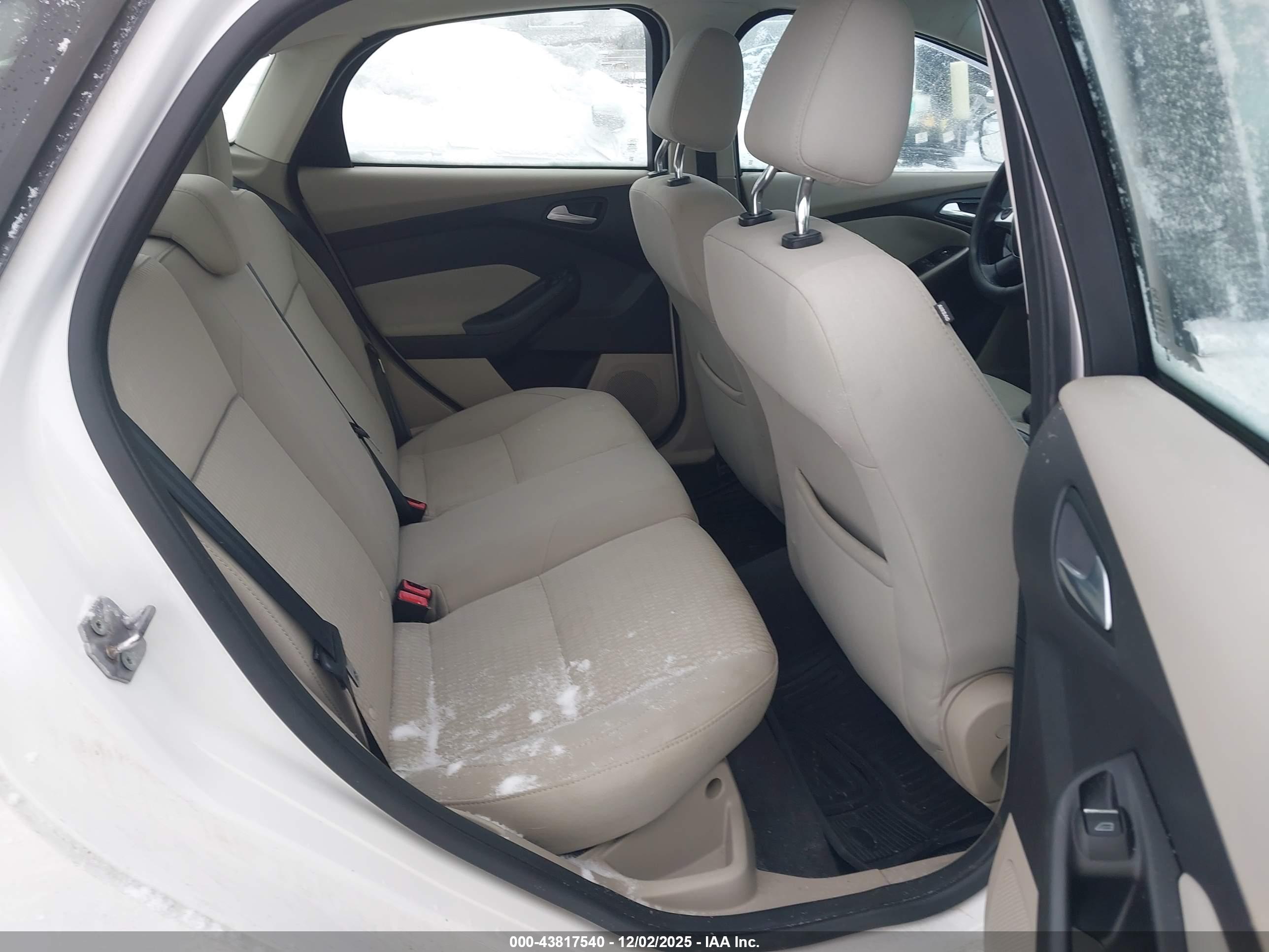 FORD FOCUS image 8