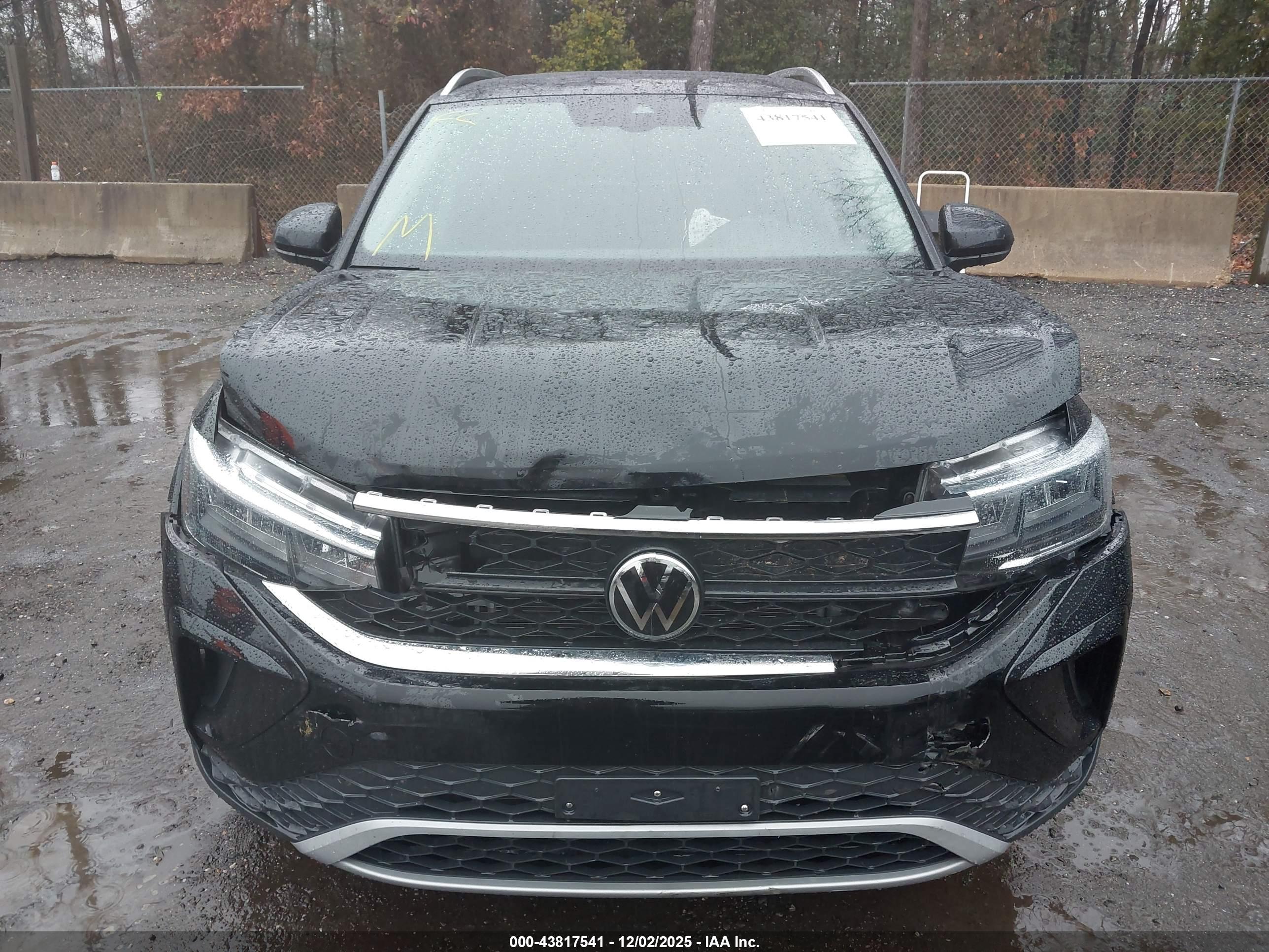 VOLKSWAGEN TAOS image 10