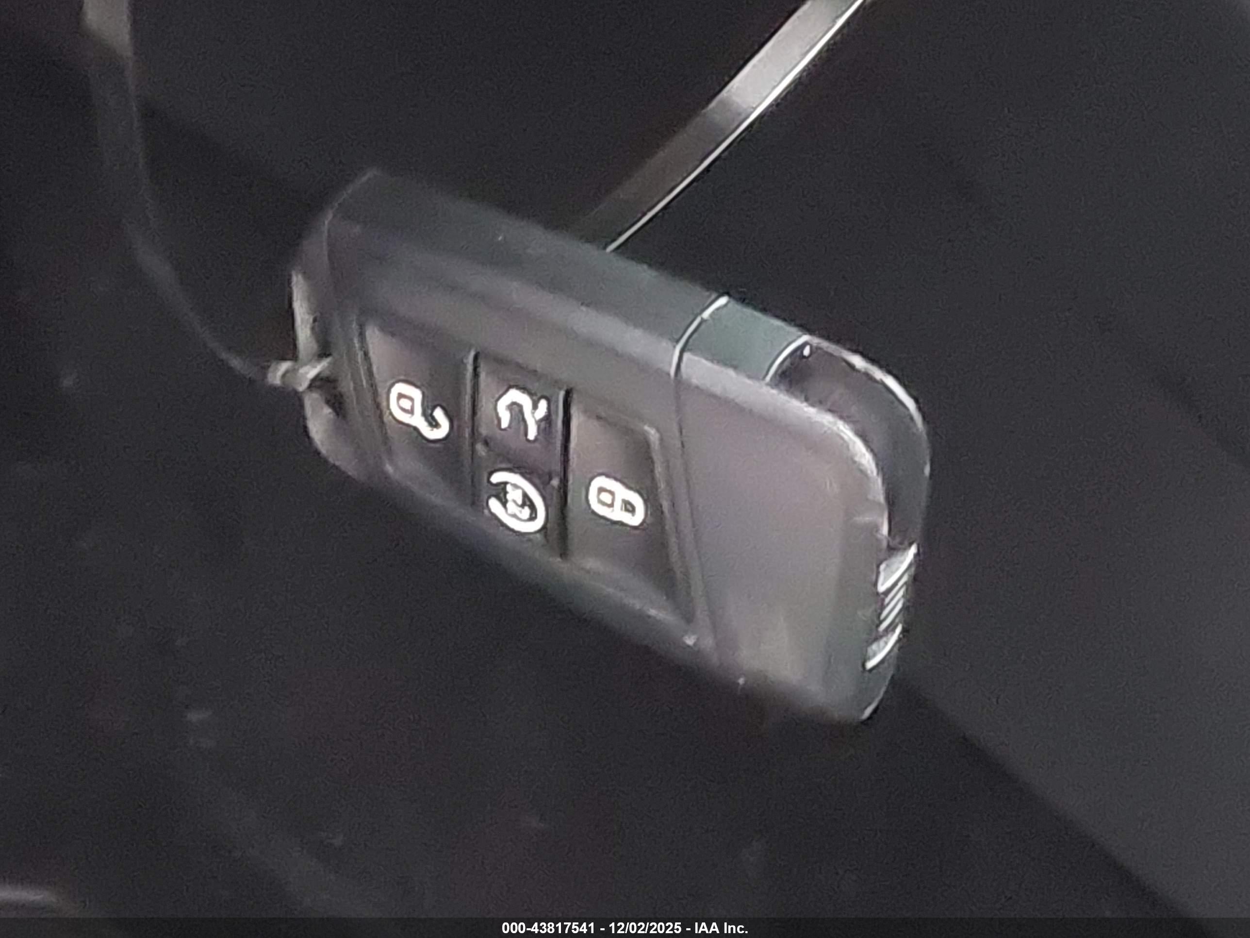 VOLKSWAGEN TAOS image 11