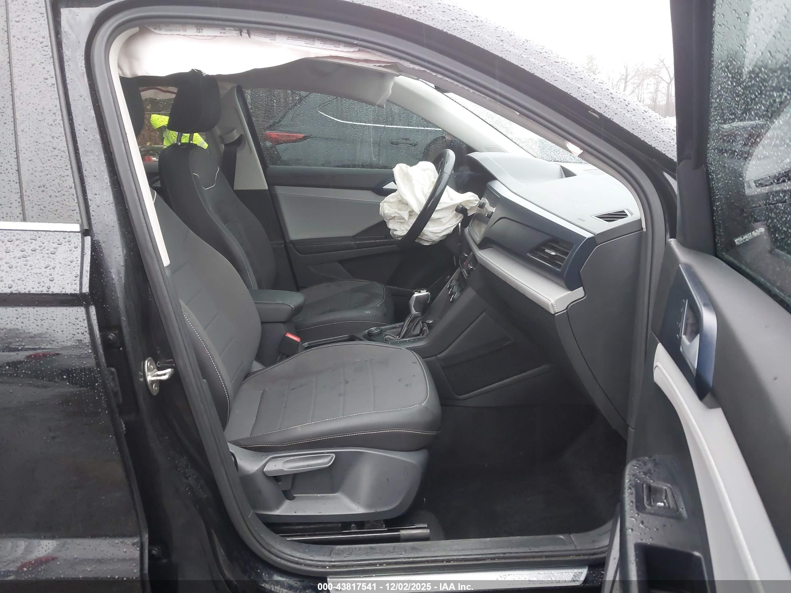 VOLKSWAGEN TAOS image 5