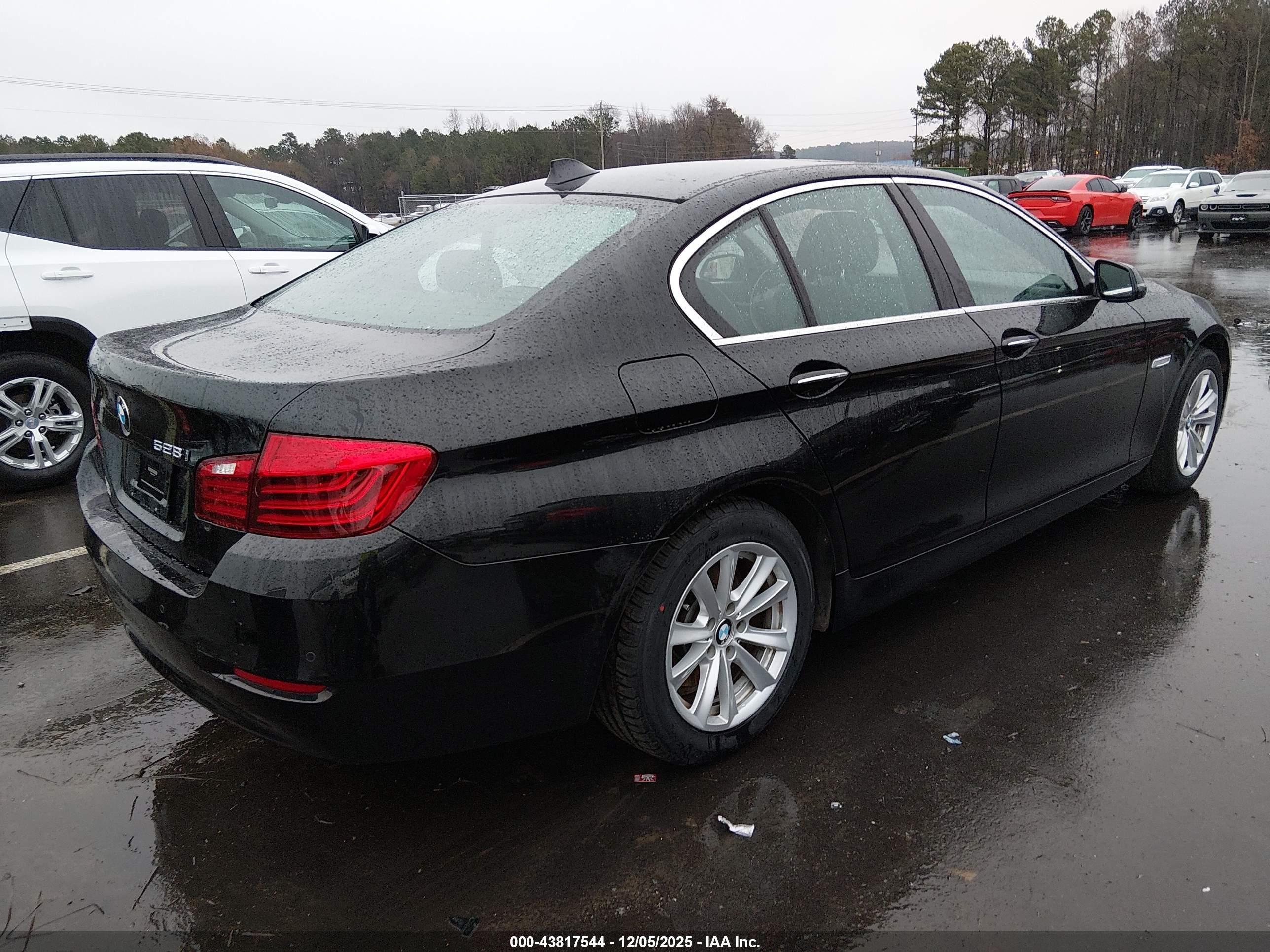 BMW 528I image 4
