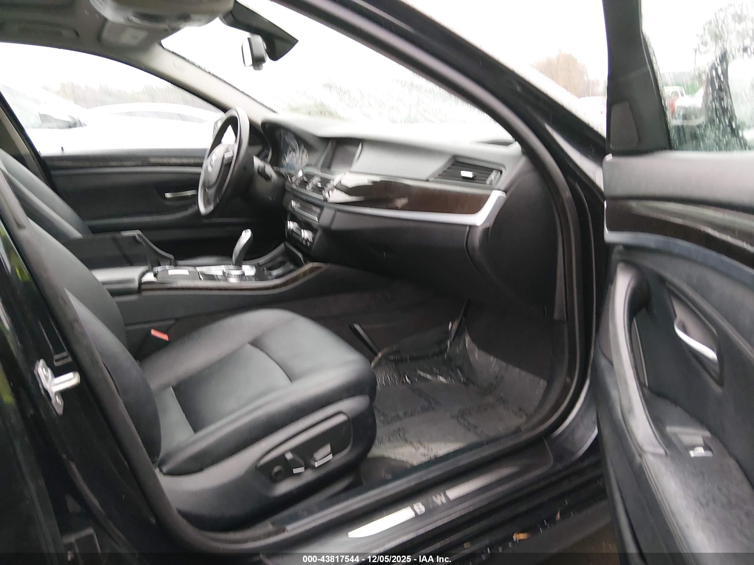 BMW 528I image 5