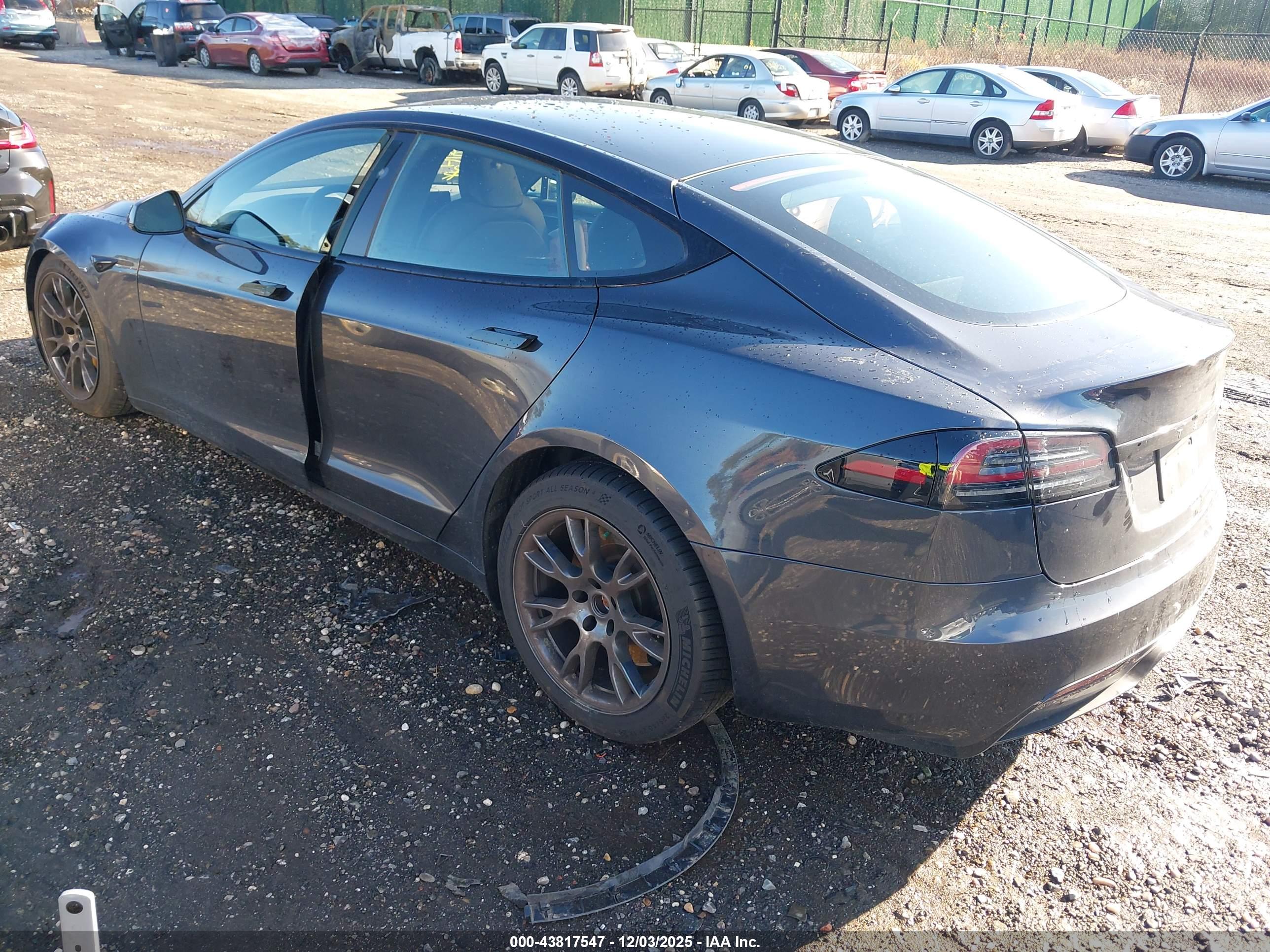 TESLA MODEL image 3