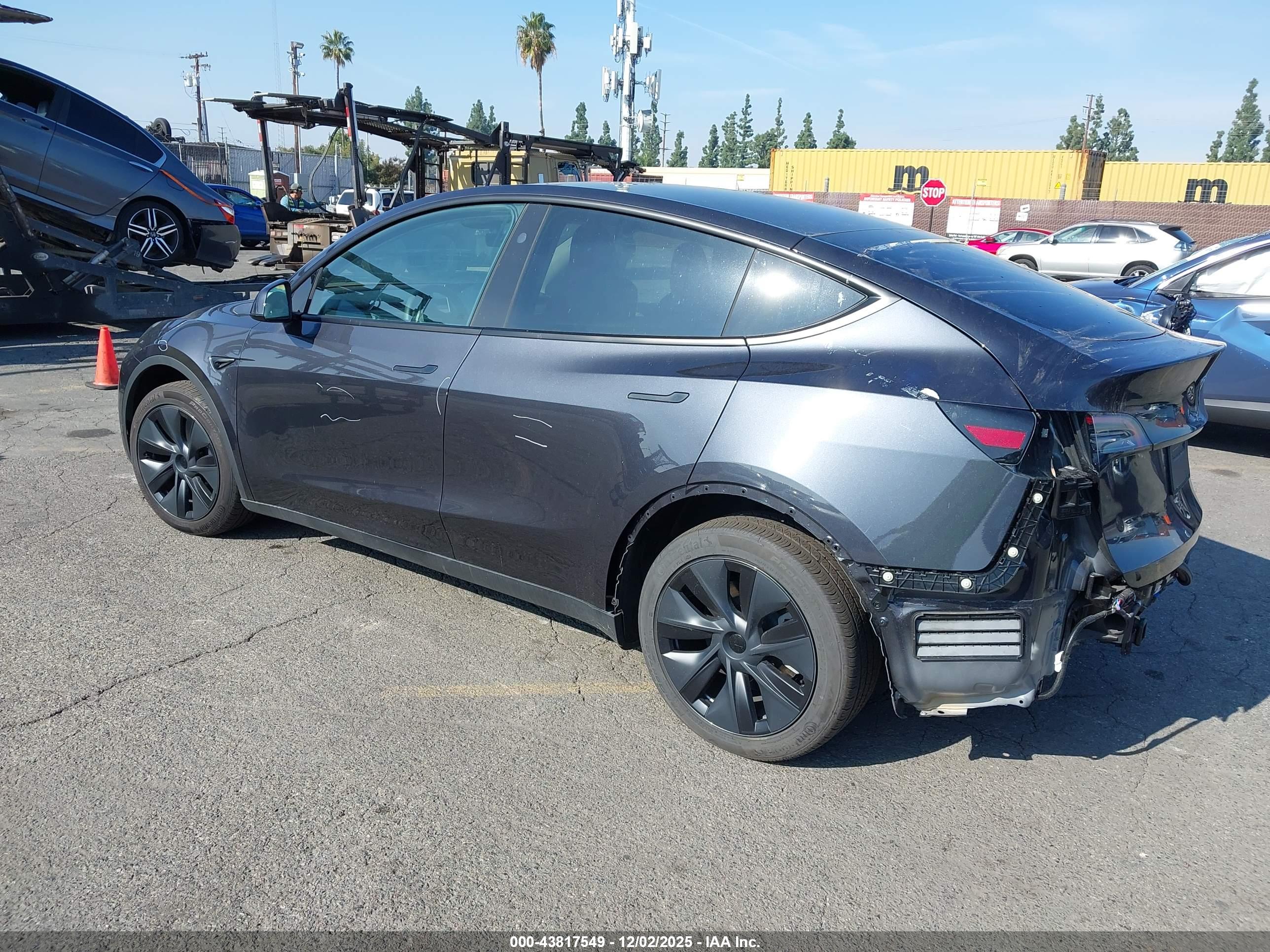 TESLA MODEL image 3