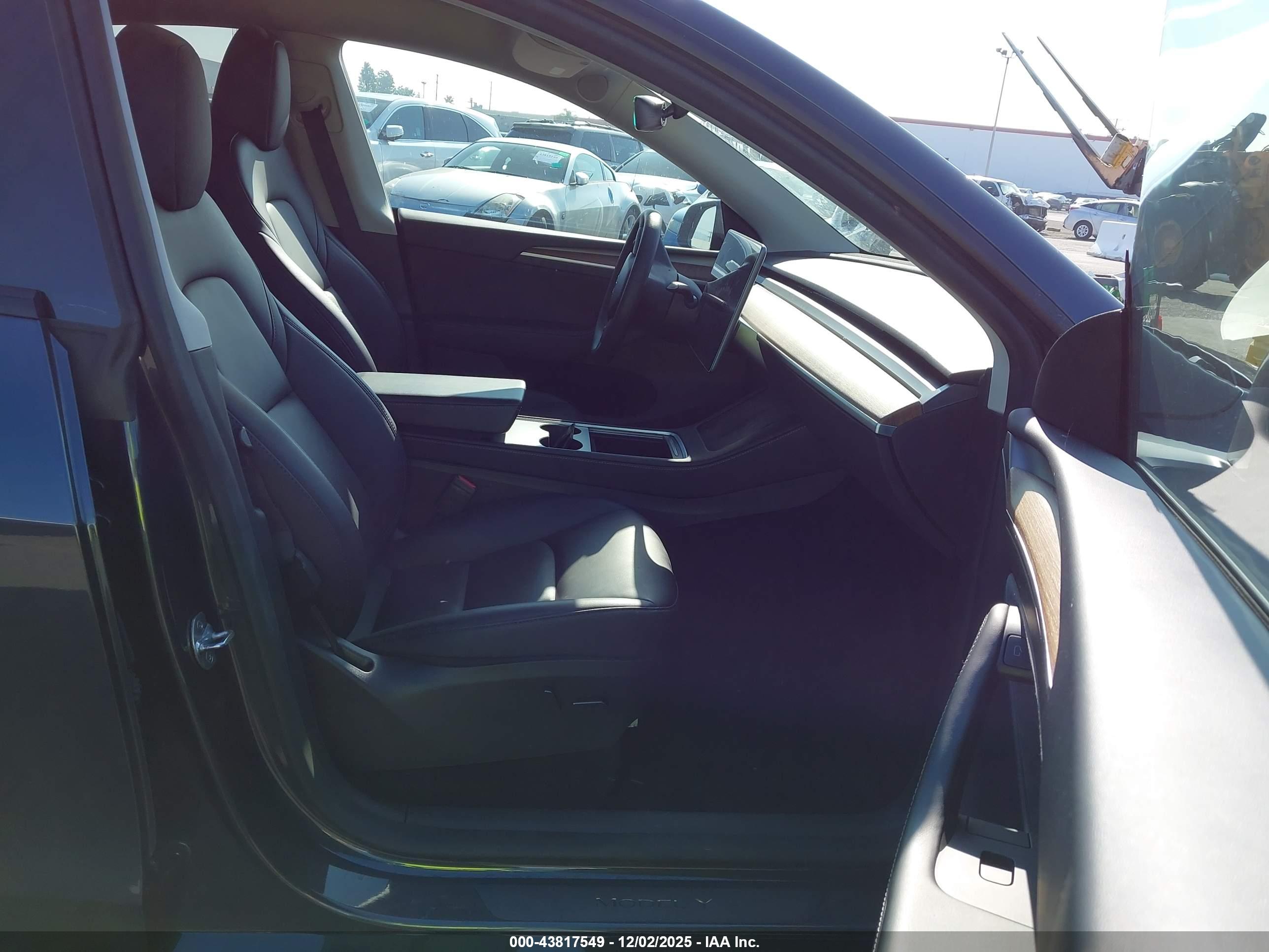 TESLA MODEL image 5