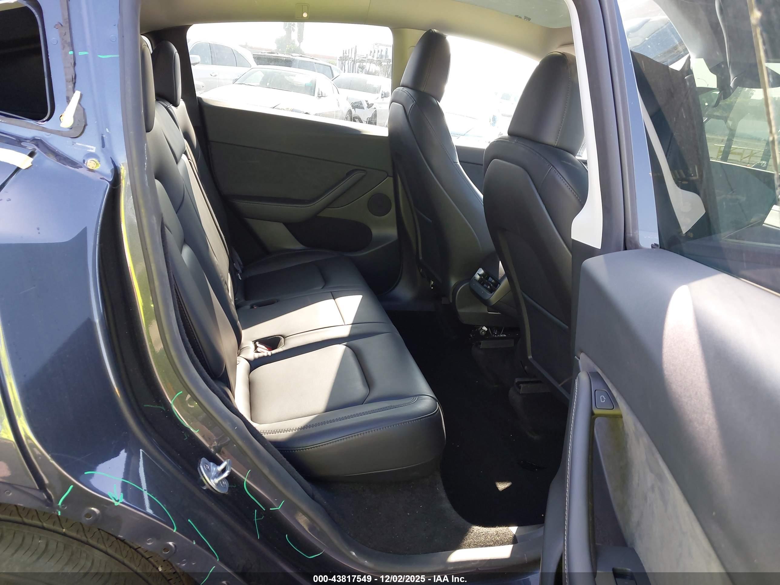 TESLA MODEL image 8