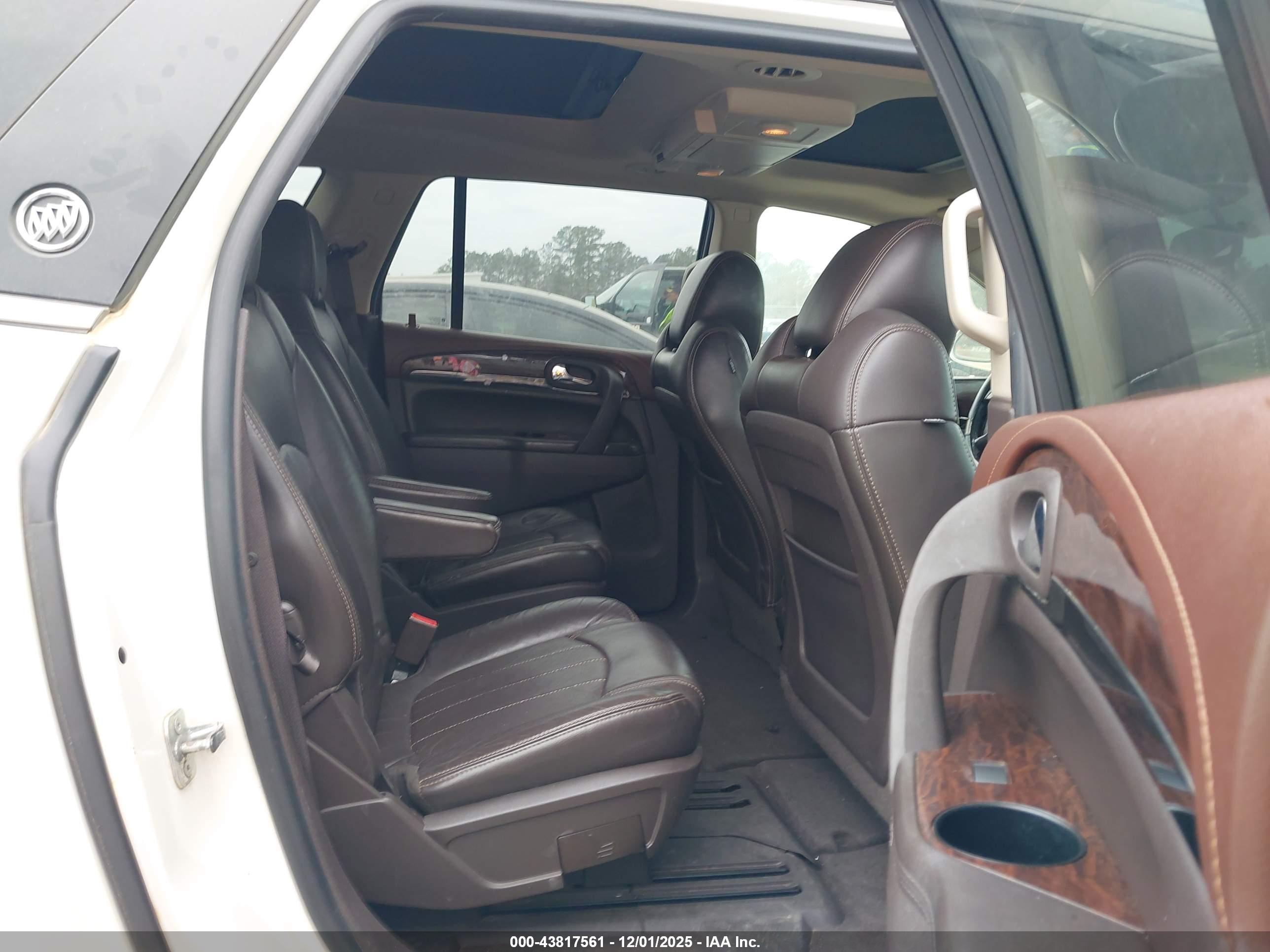 BUICK ENCLAVE image 8