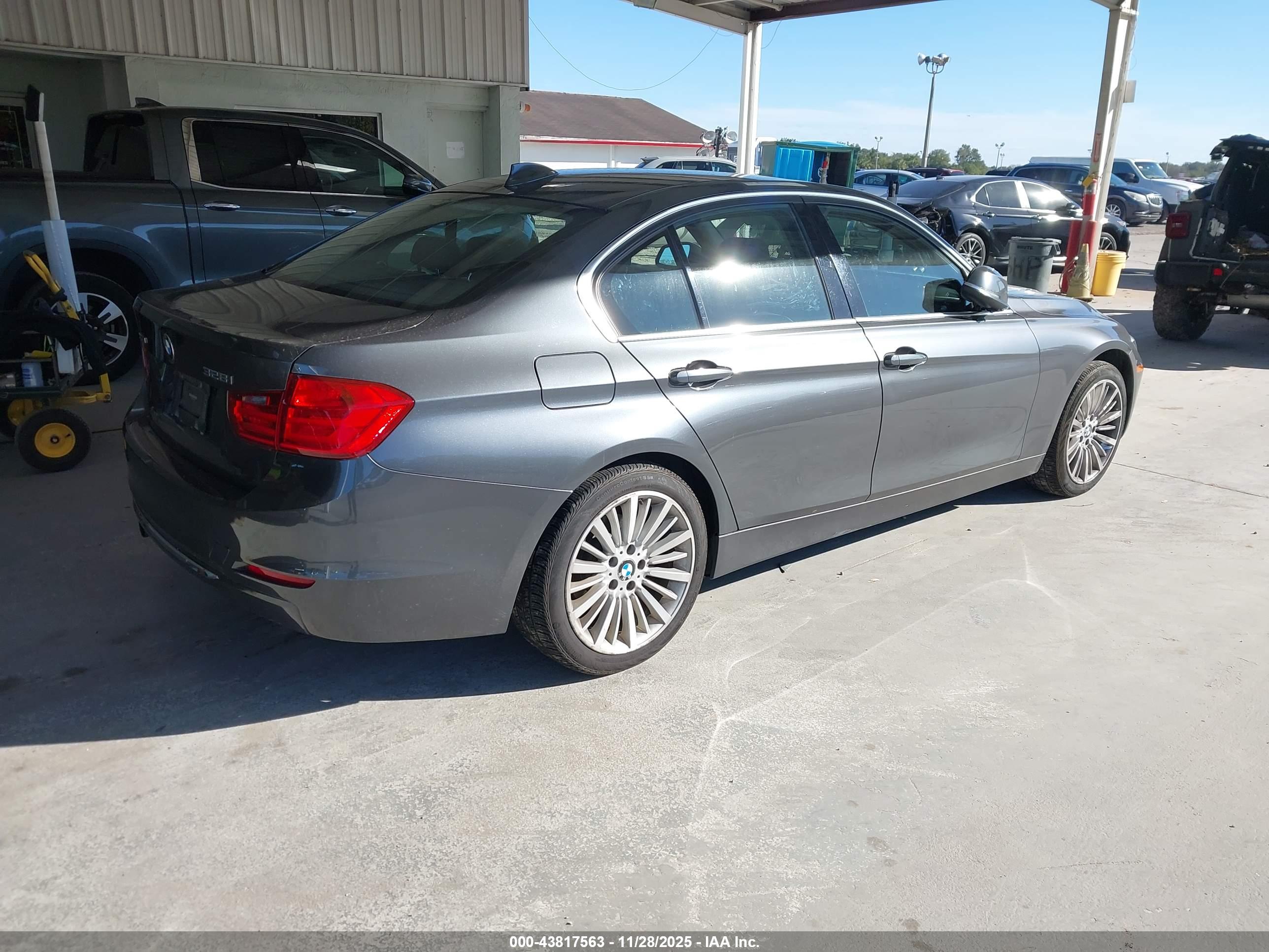 BMW 328I image 4