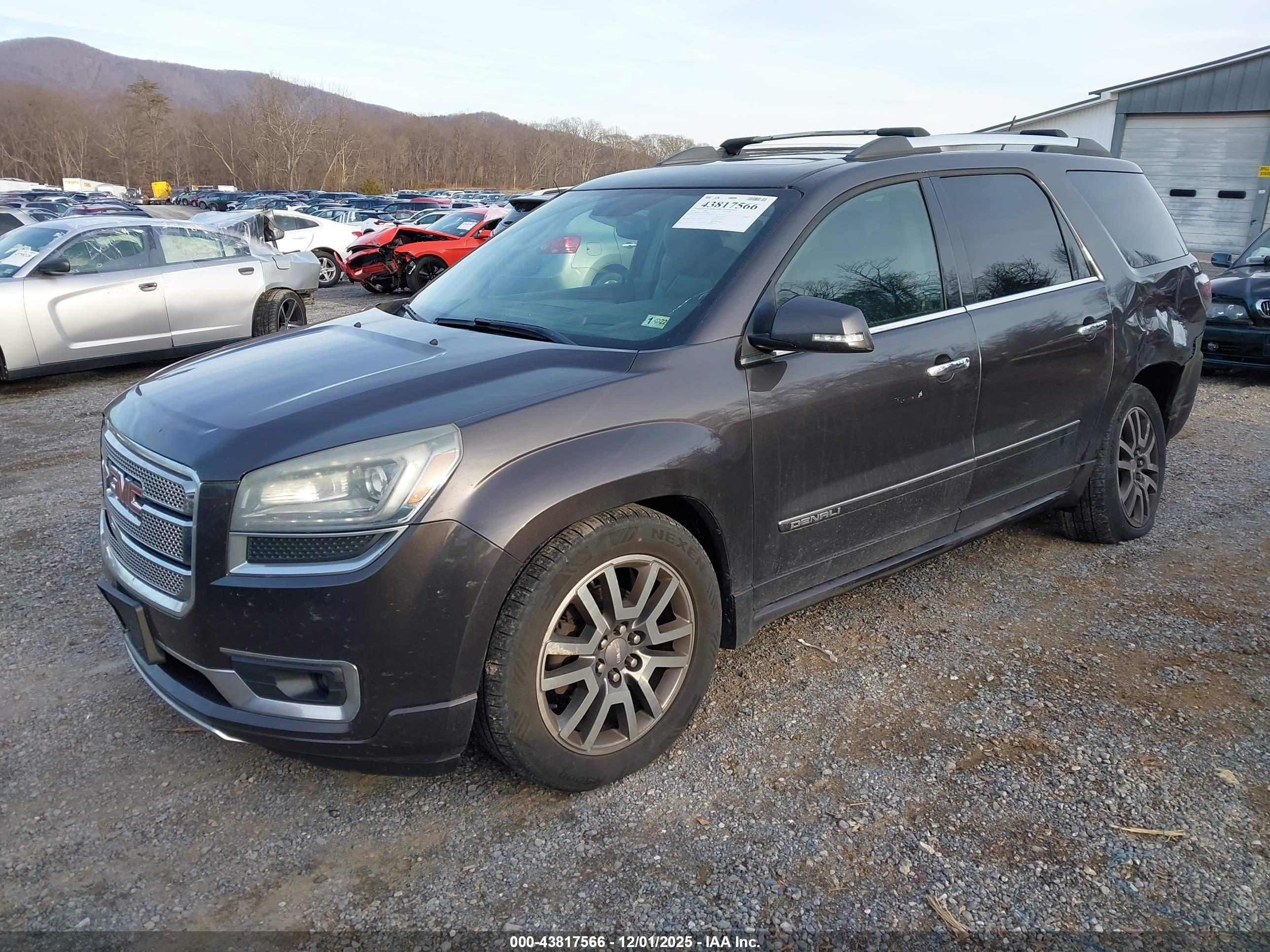 GMC ACADIA image 2
