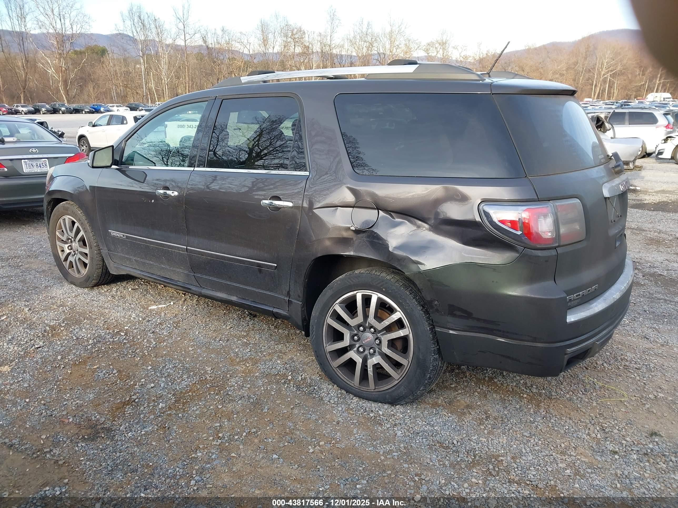 GMC ACADIA image 3