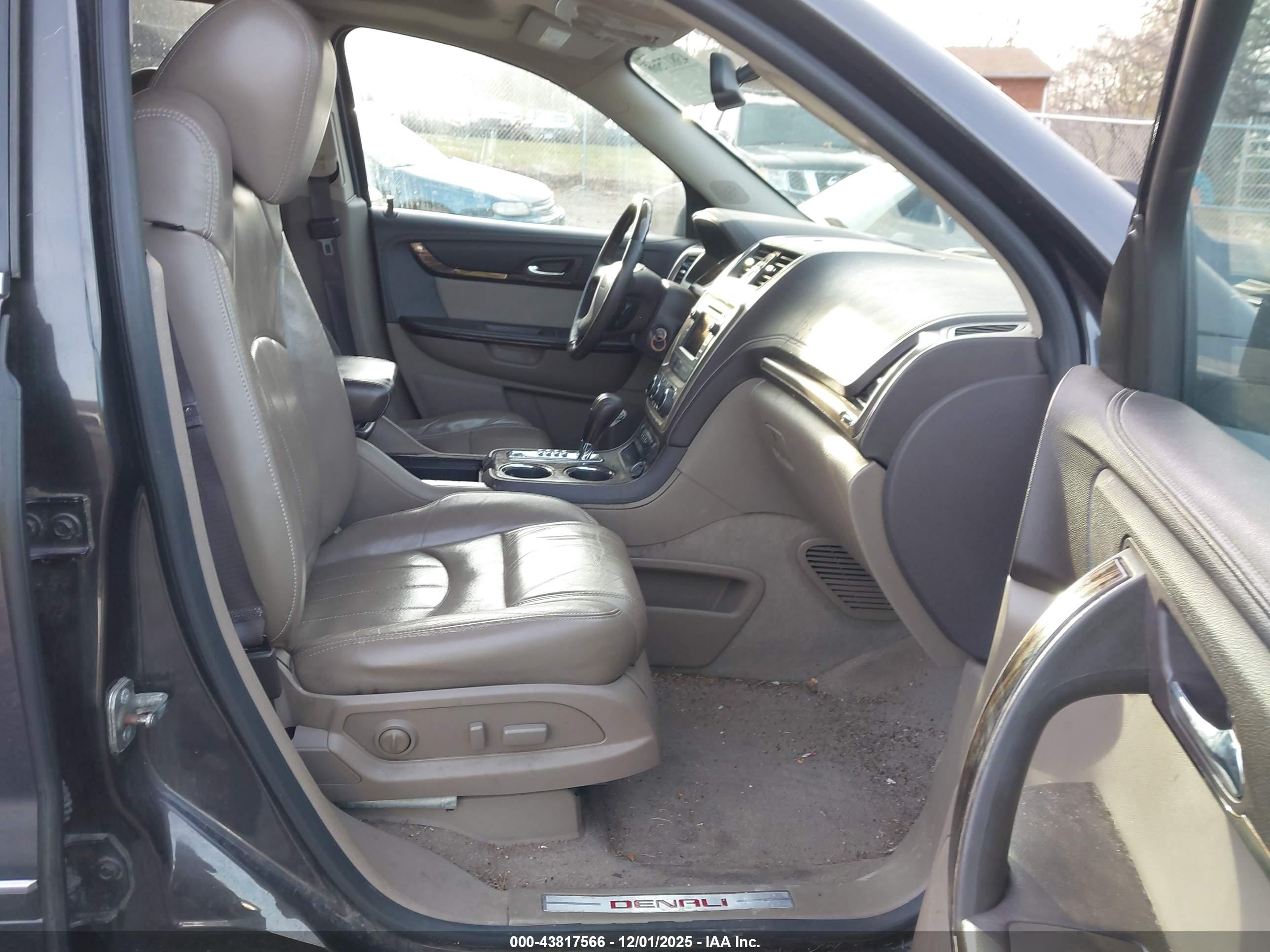 GMC ACADIA image 5