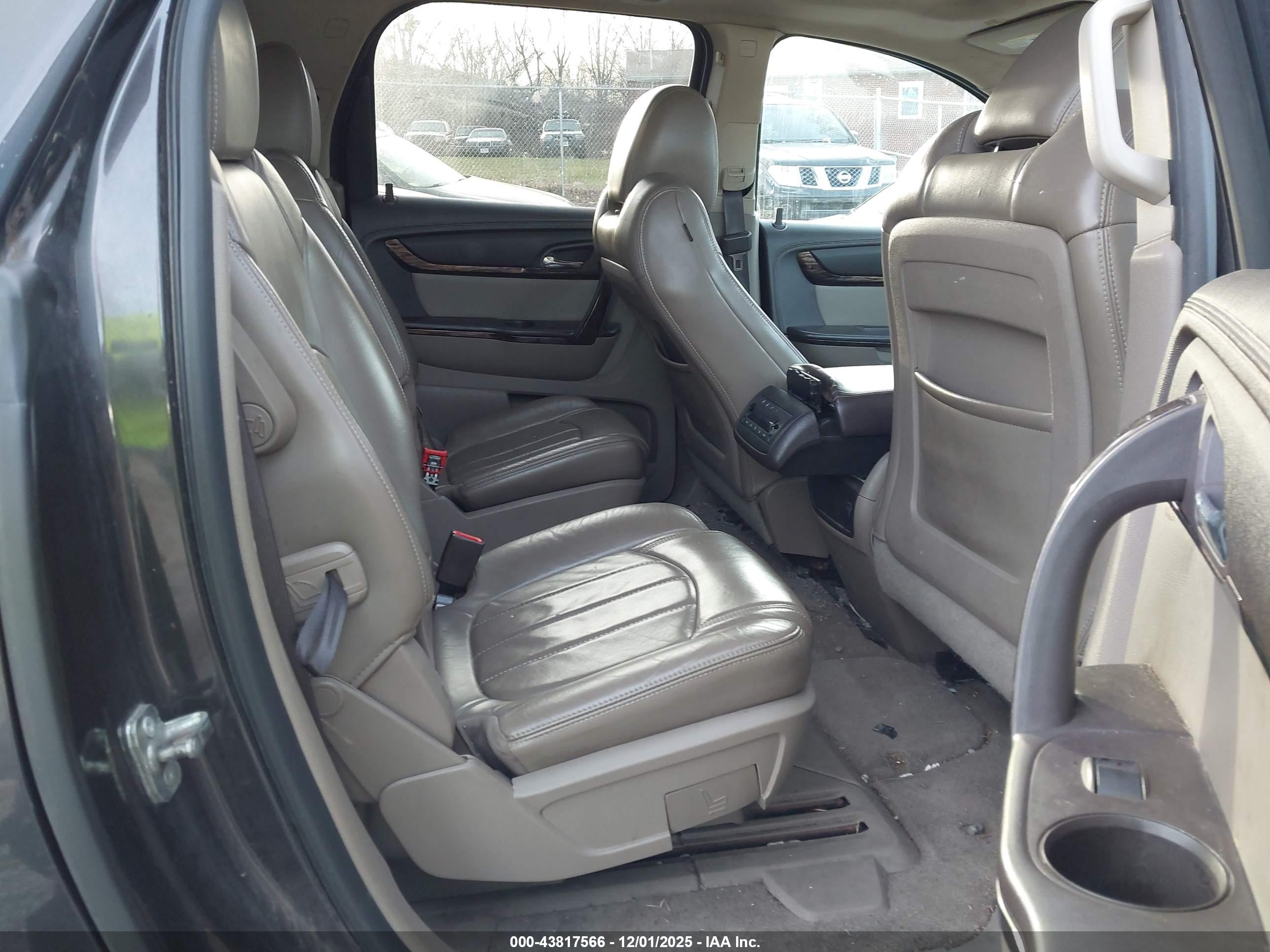 GMC ACADIA image 8
