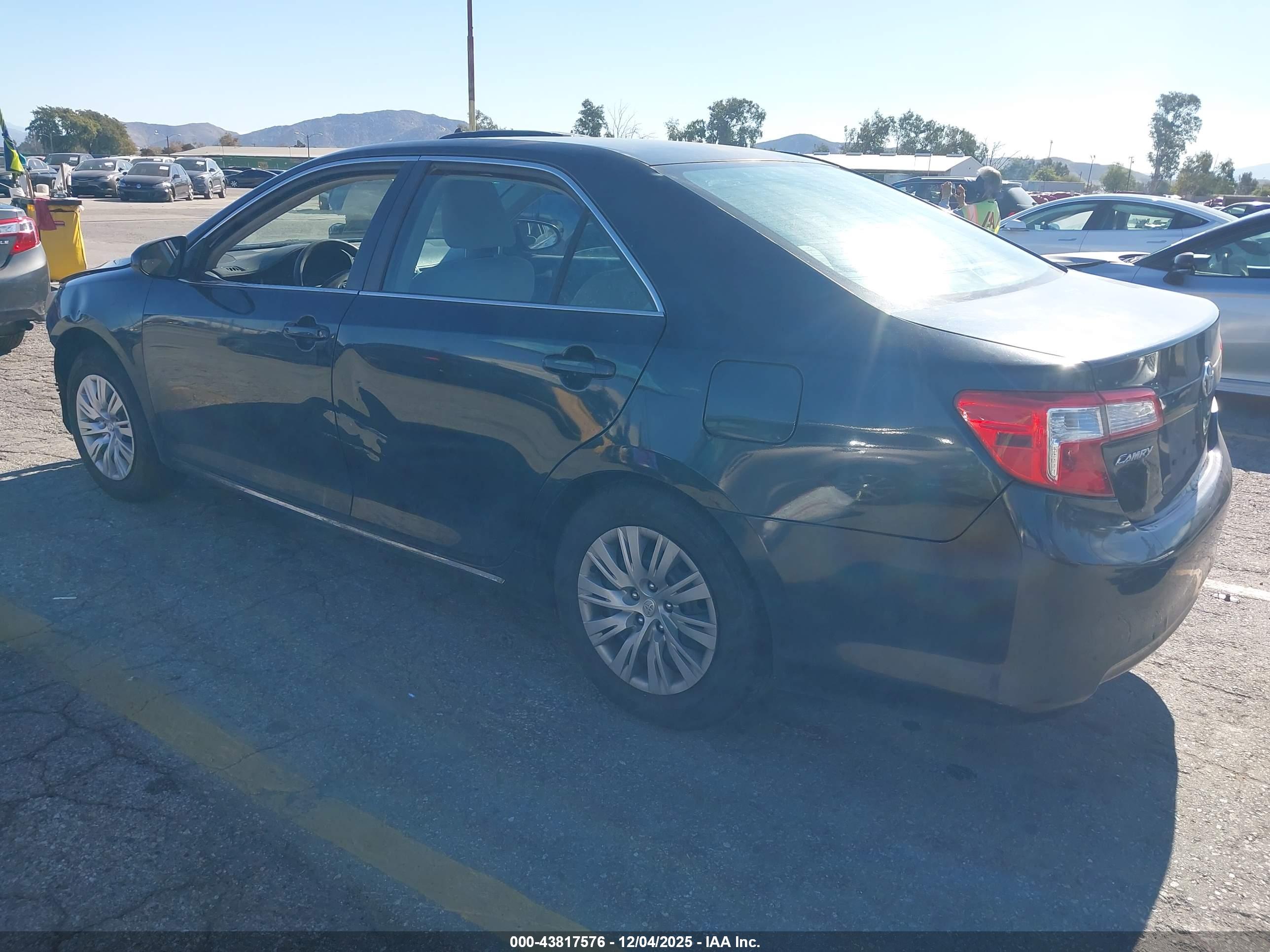 TOYOTA CAMRY image 3