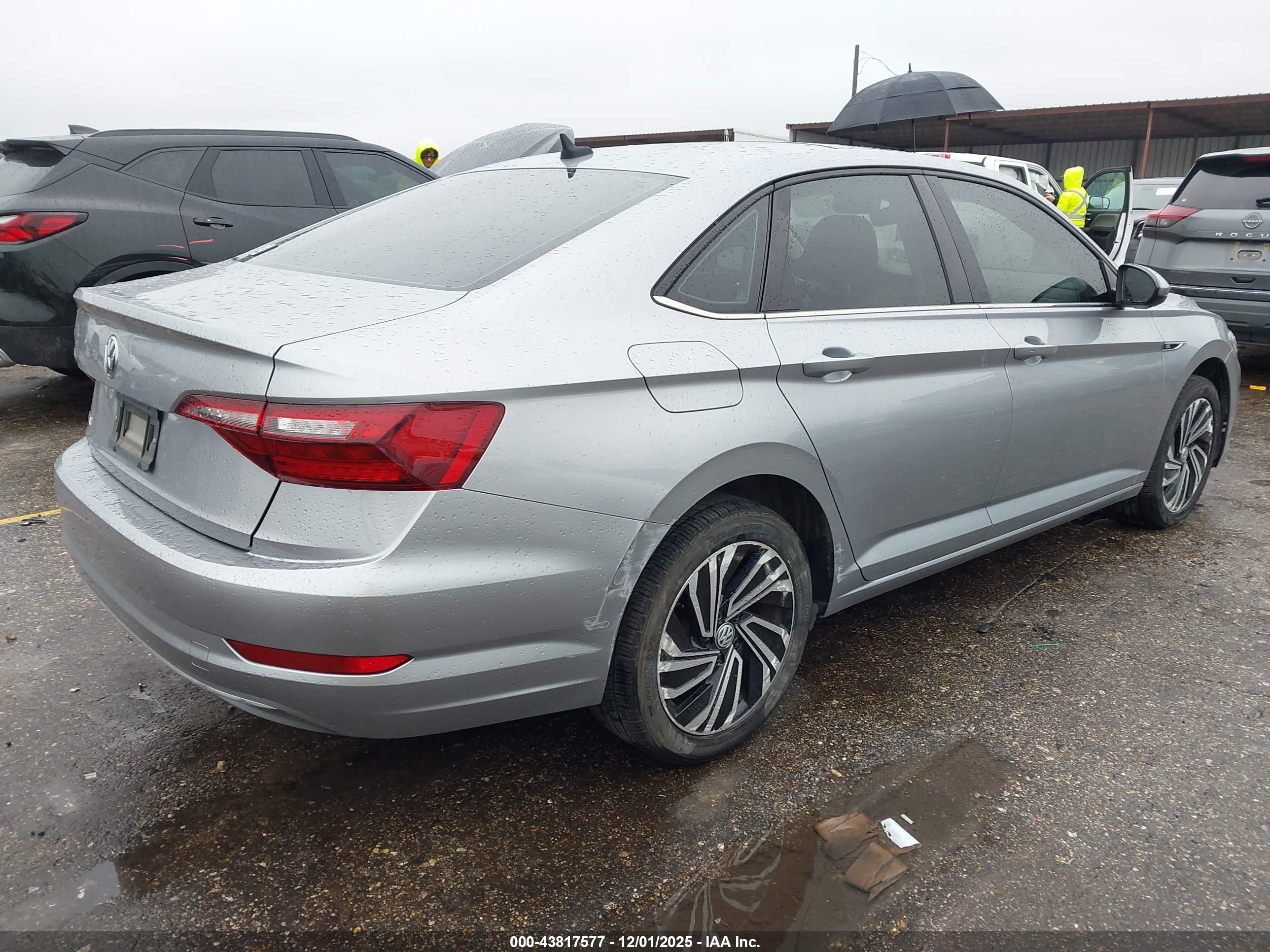 VOLKSWAGEN JETTA image 4