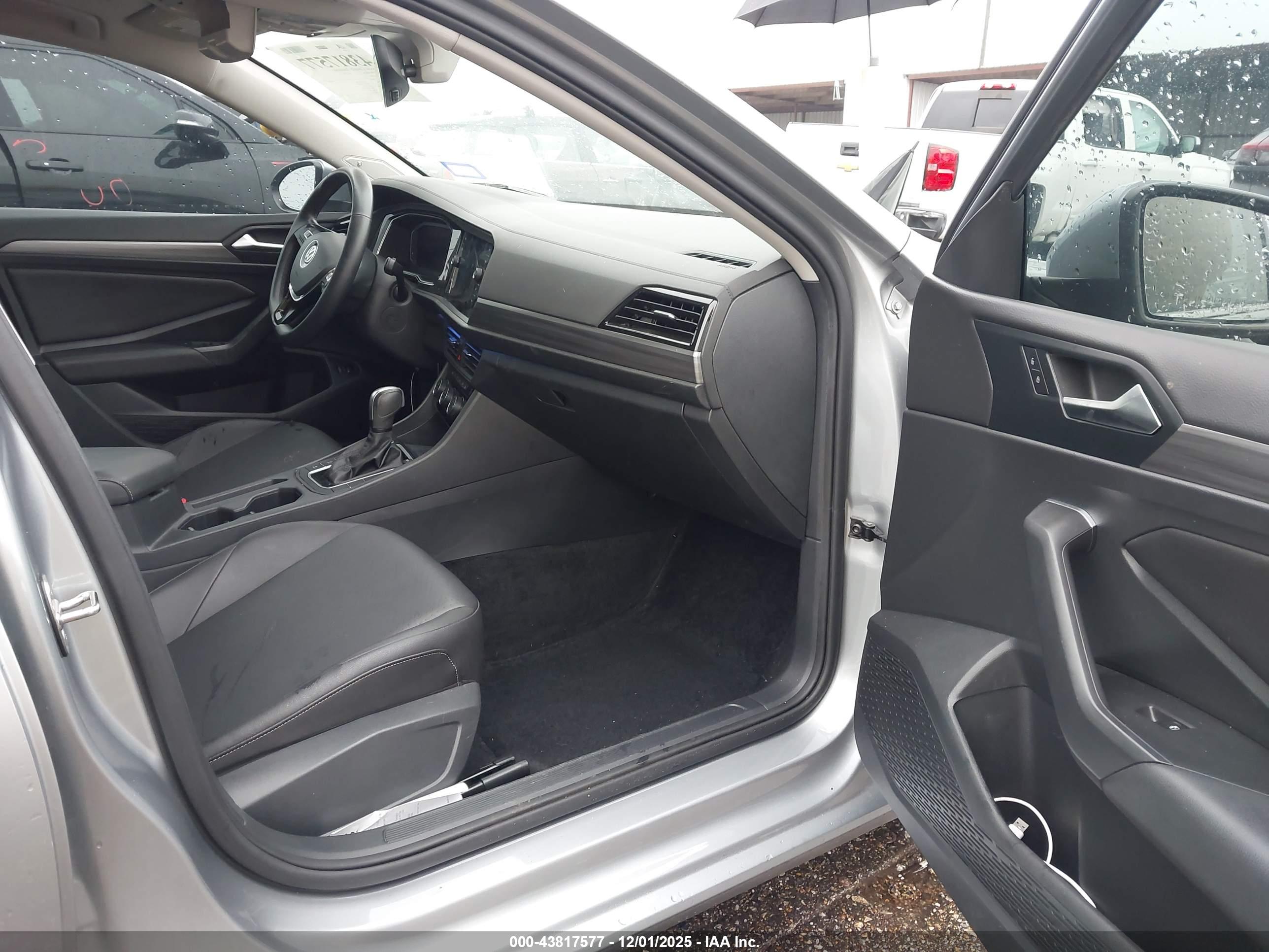 VOLKSWAGEN JETTA image 5