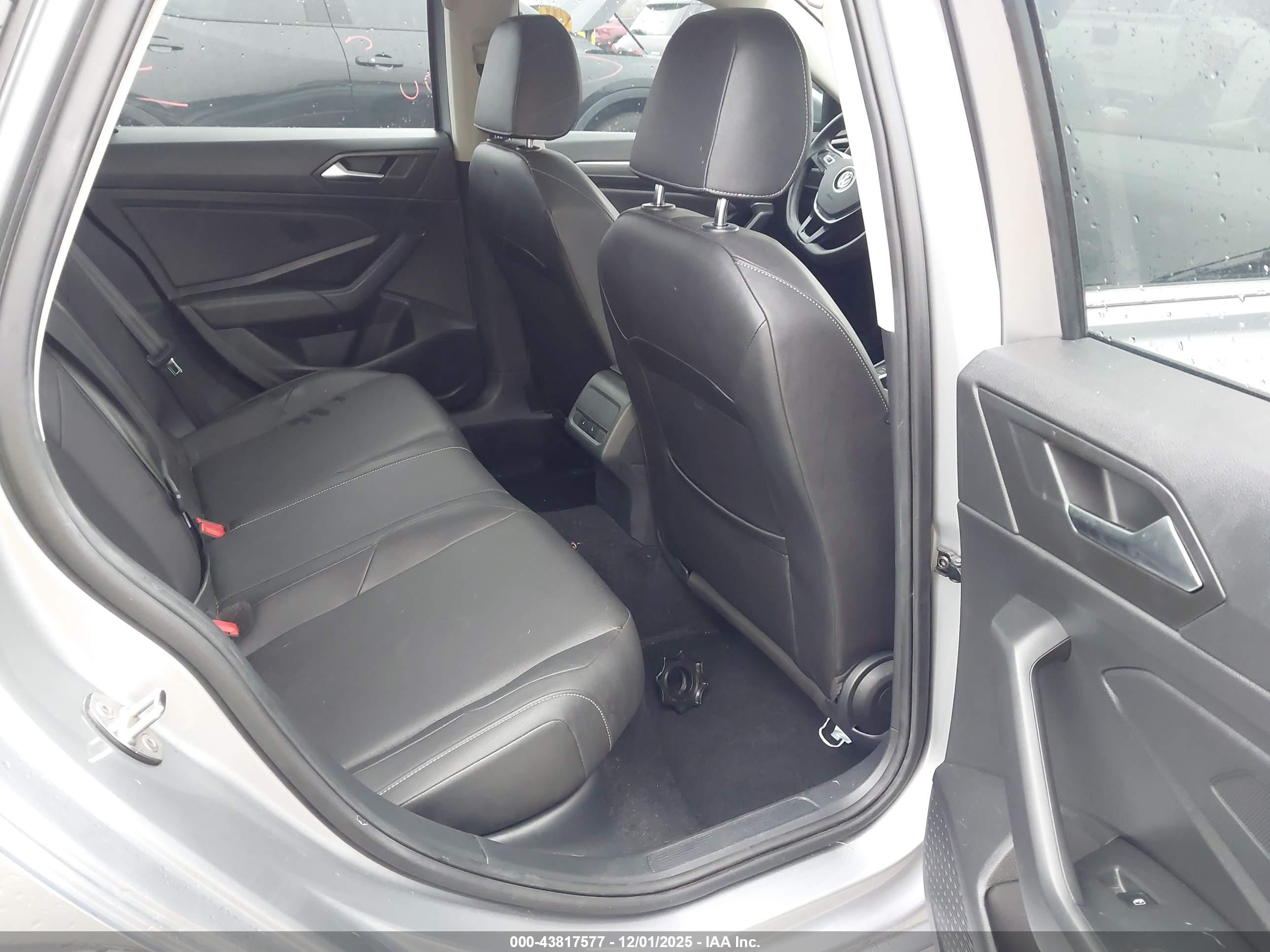 VOLKSWAGEN JETTA image 8