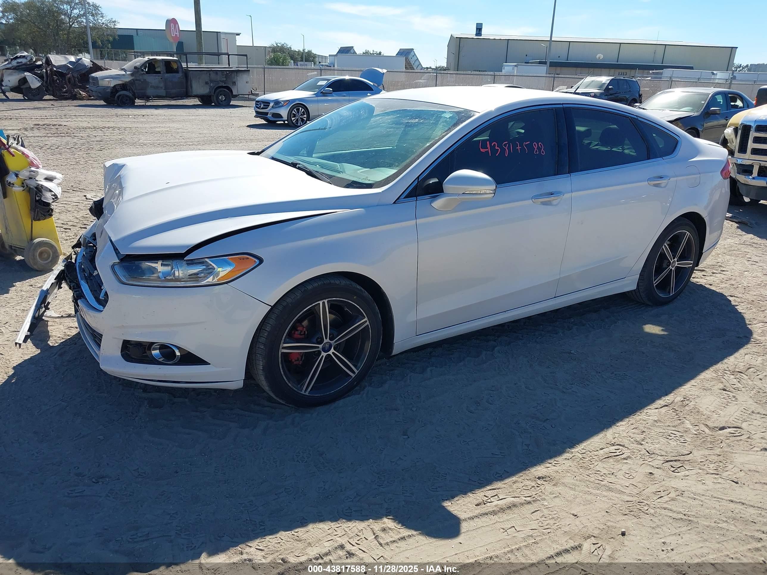 FORD FUSION image 2