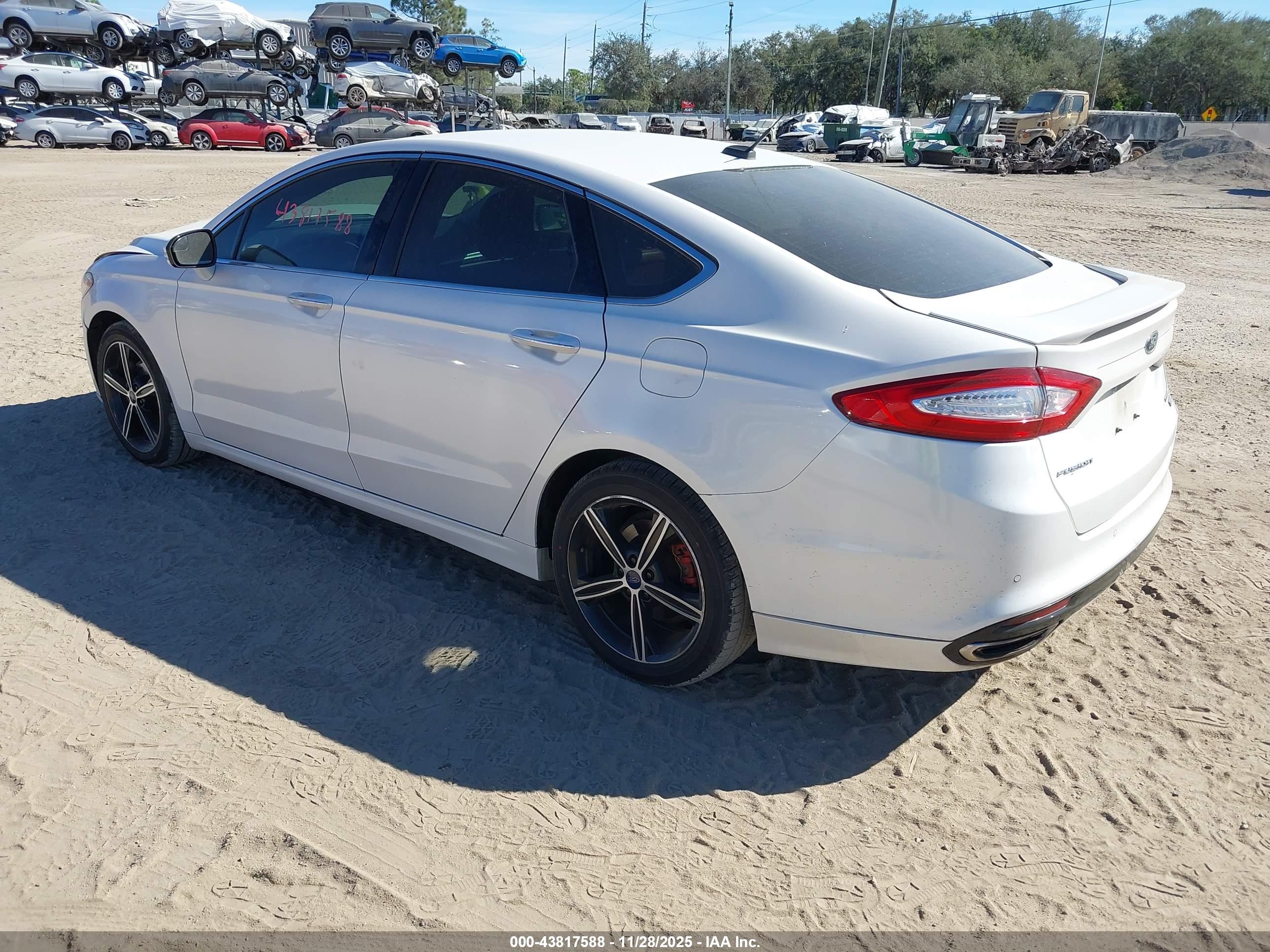 FORD FUSION image 3