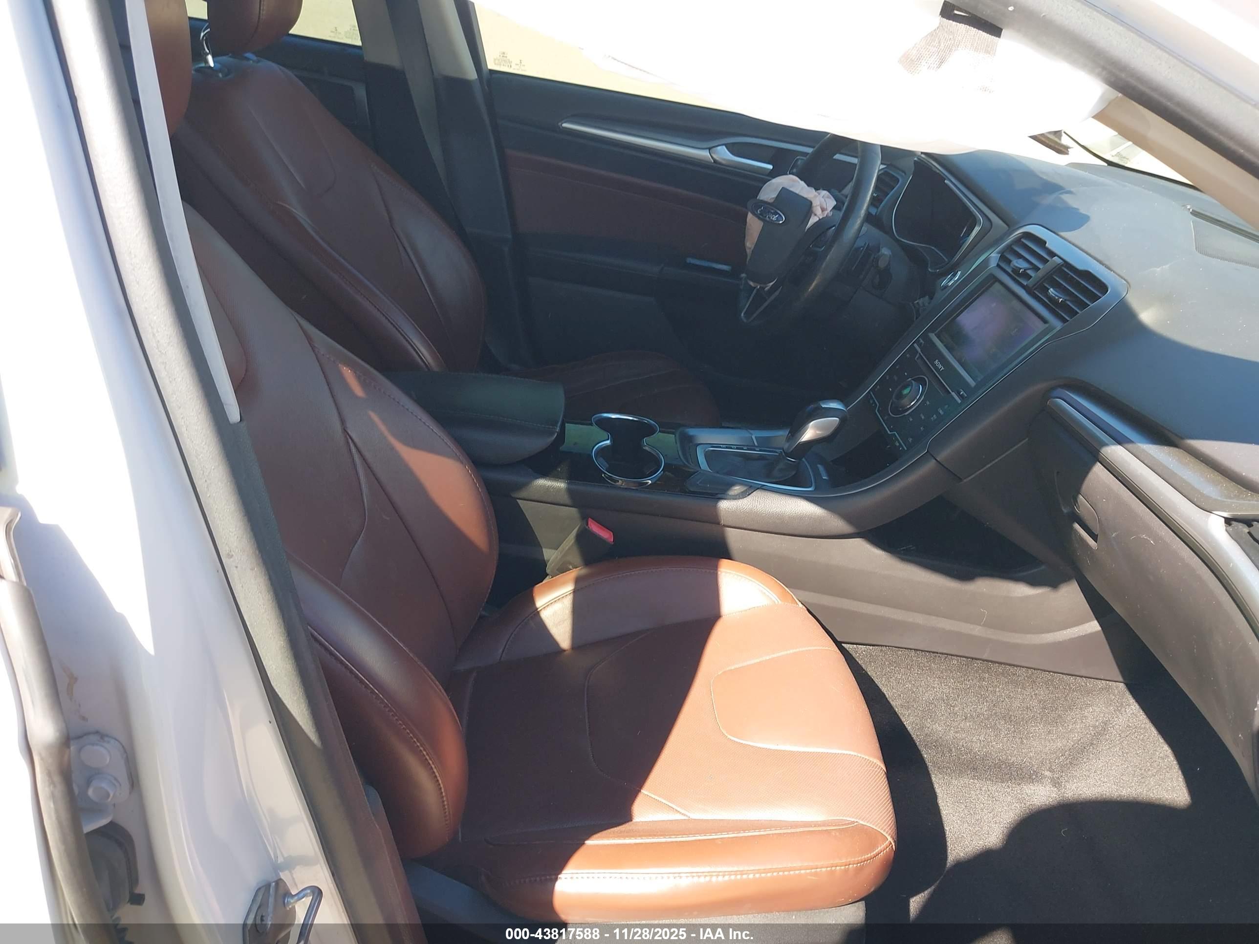 FORD FUSION image 5