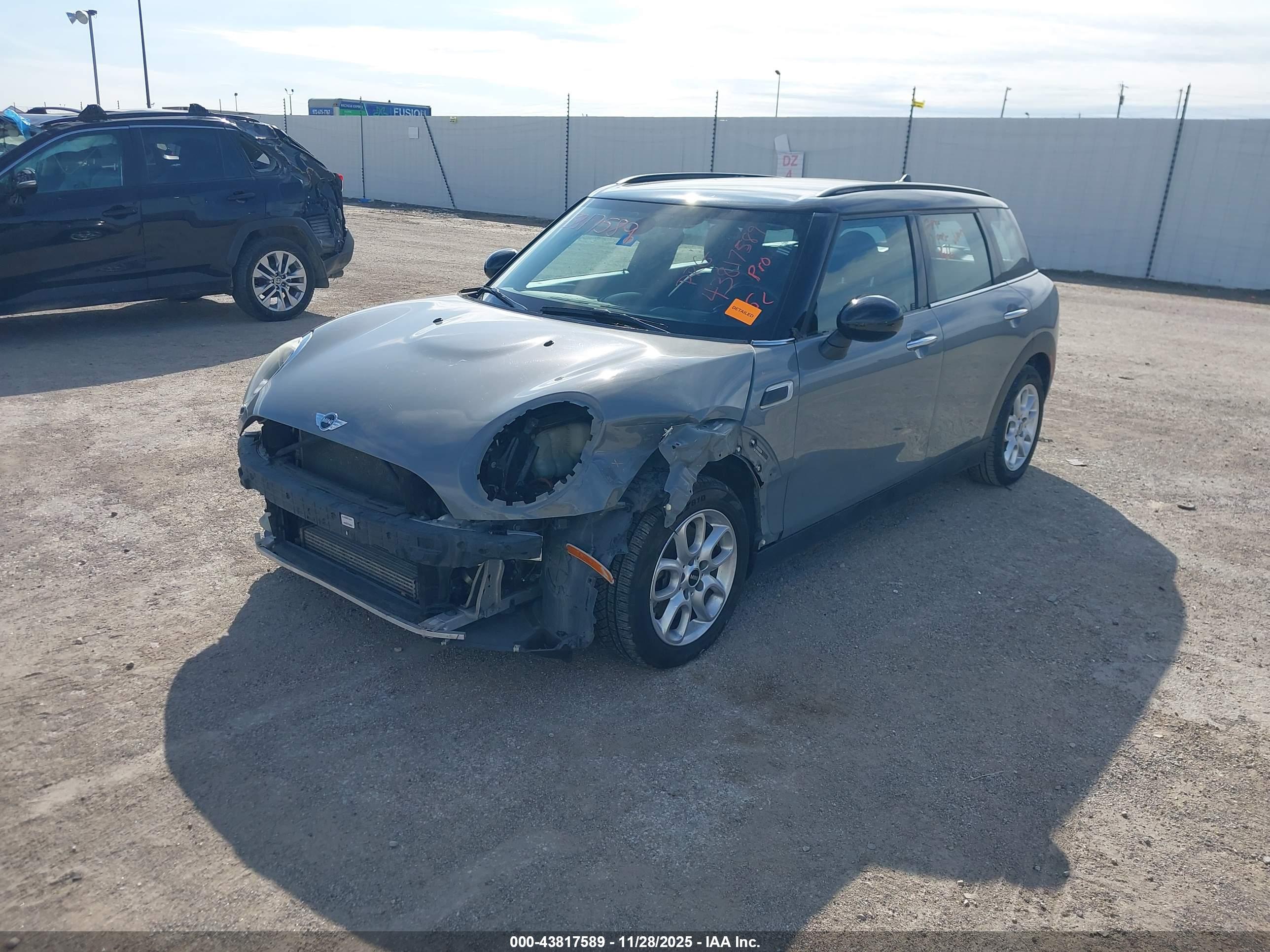 MINI CLUBMAN image 2
