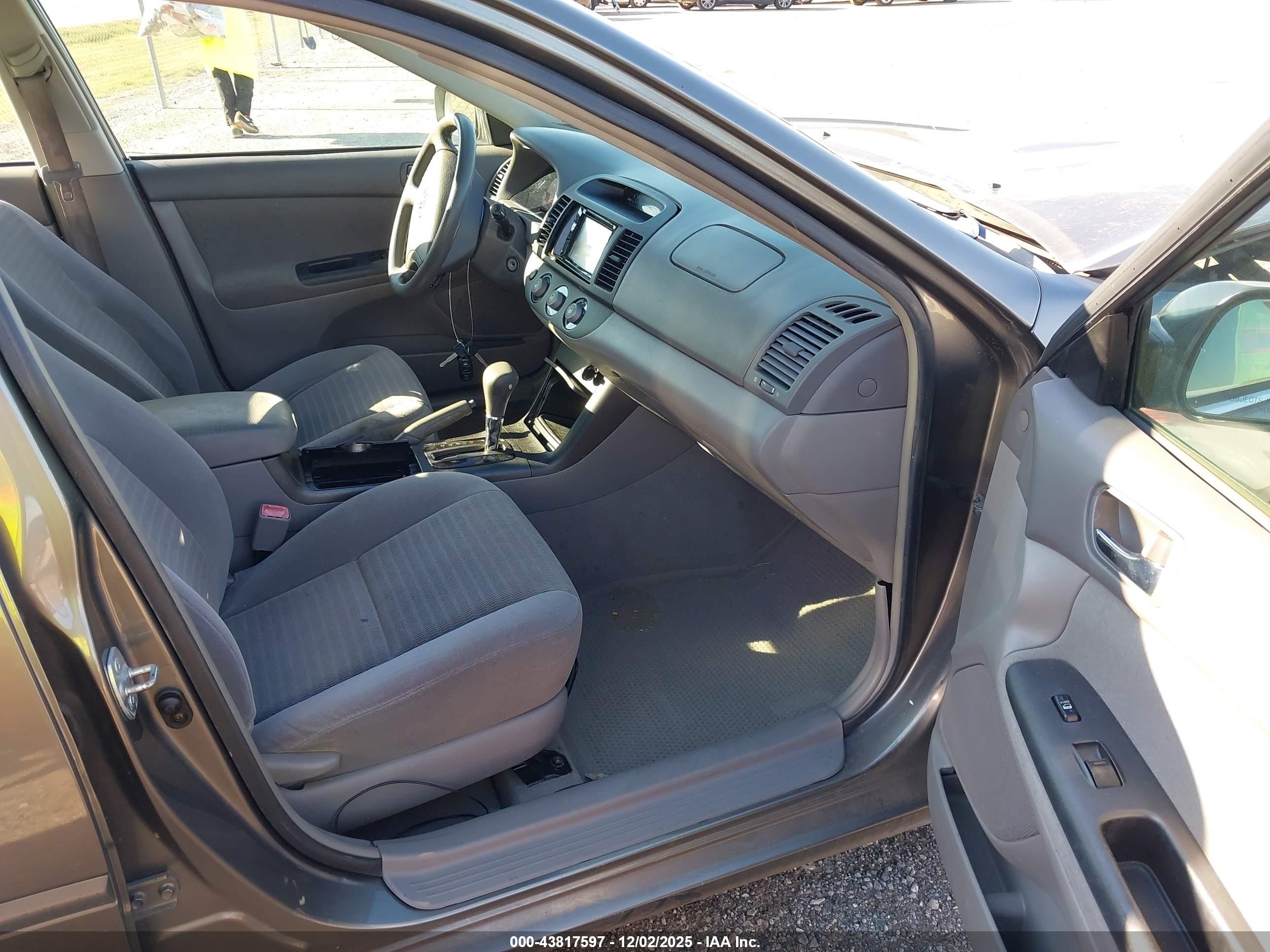TOYOTA CAMRY image 5