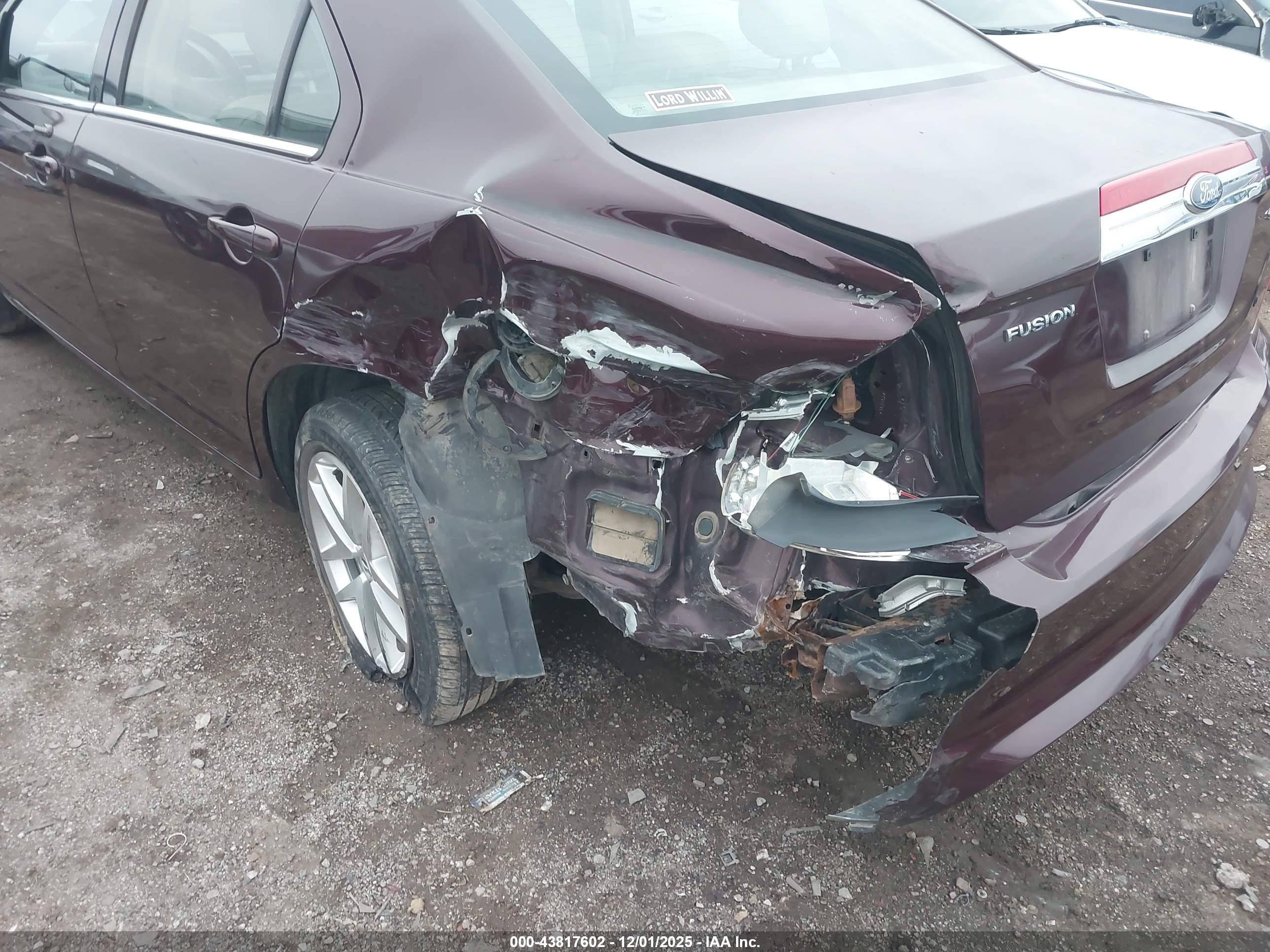 FORD FUSION image 6